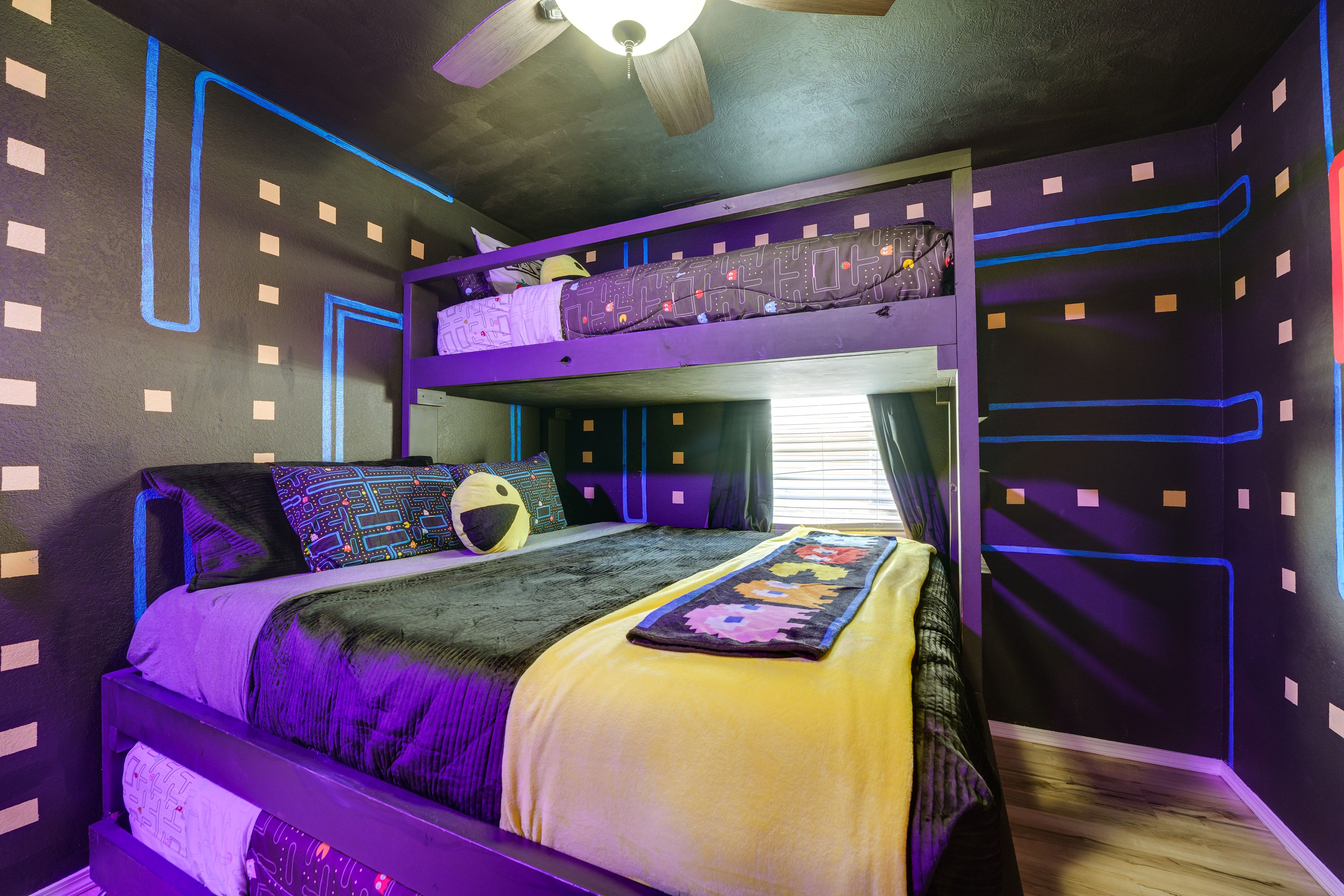 Bedroom 3 | Twin/King Bunk Bed w/ Twin Trundle | Arcade Machine | 32" Smart TV