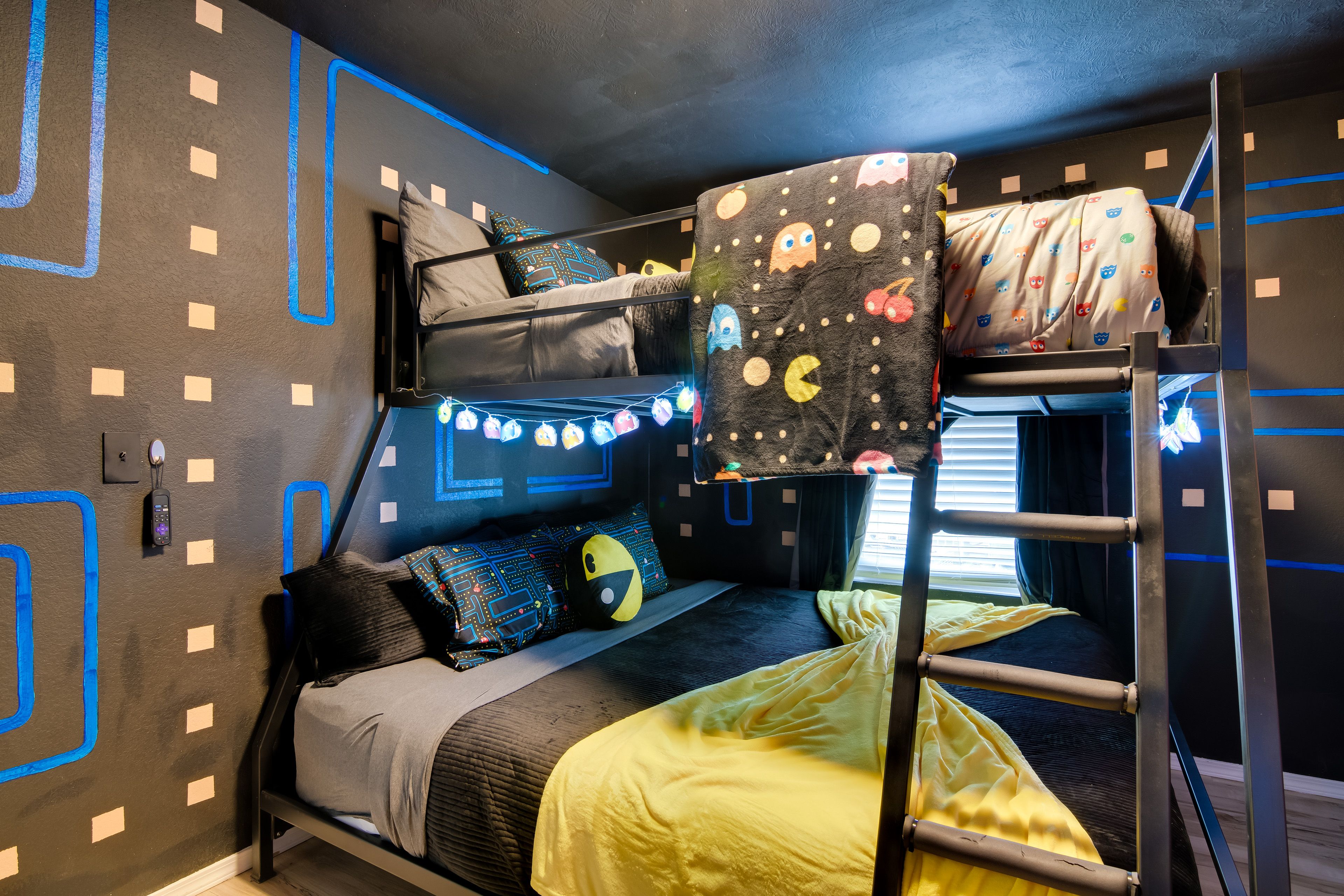 Bedroom 3 | Twin/King Bunk Bed w/ Twin Trundle | Arcade Machine | 32" Smart TV