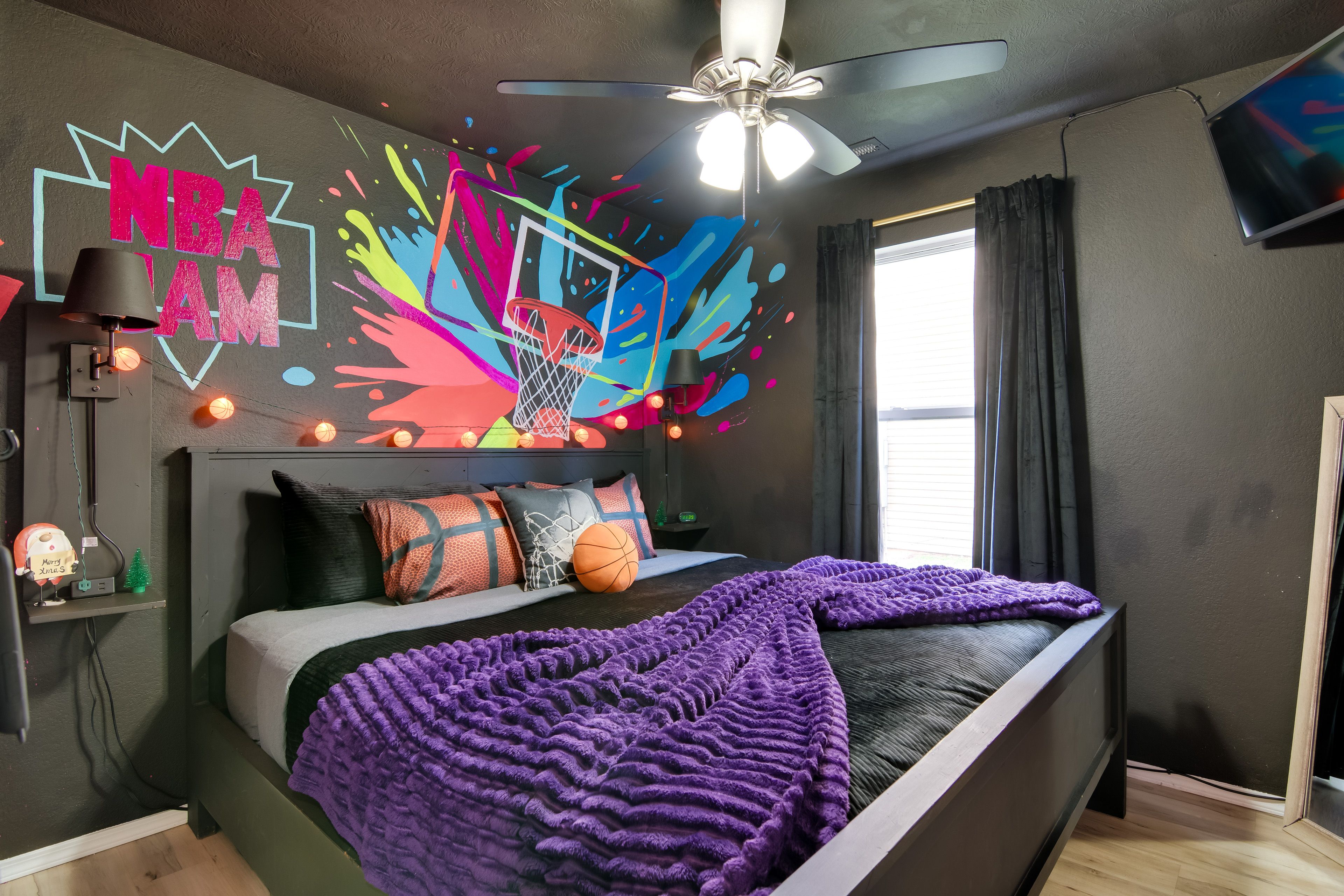 Bedroom 2 | King Bed | Arcade Machine