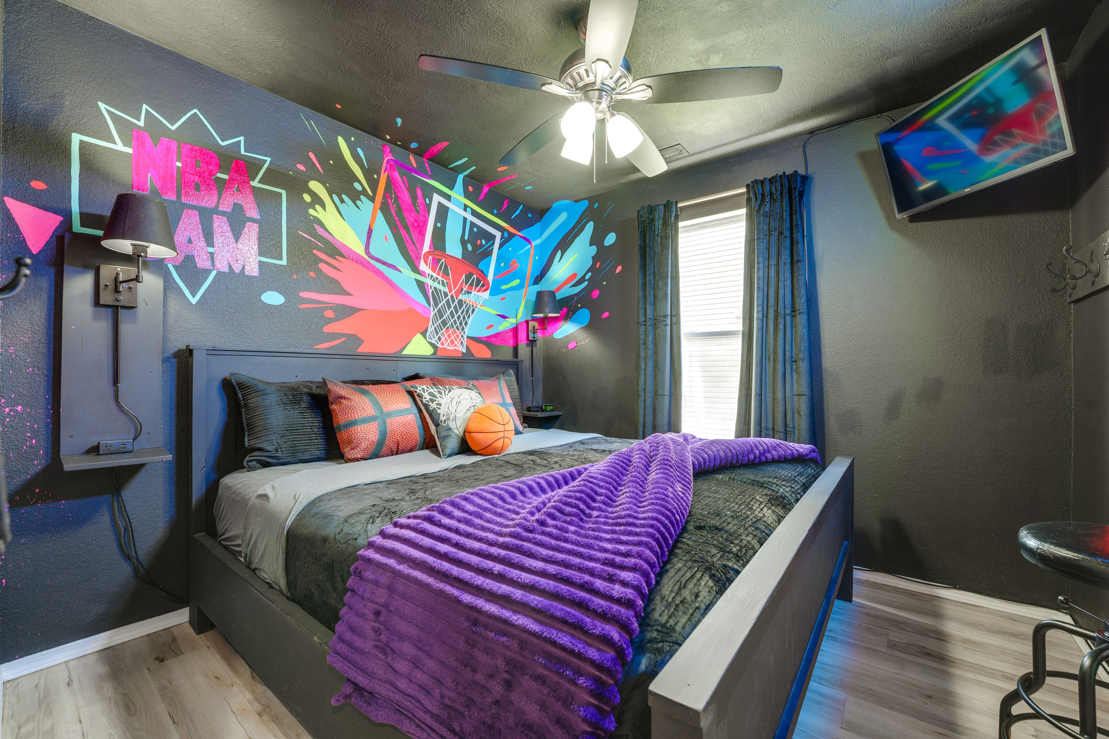 Bedroom 2 | King Bed | Arcade Machine