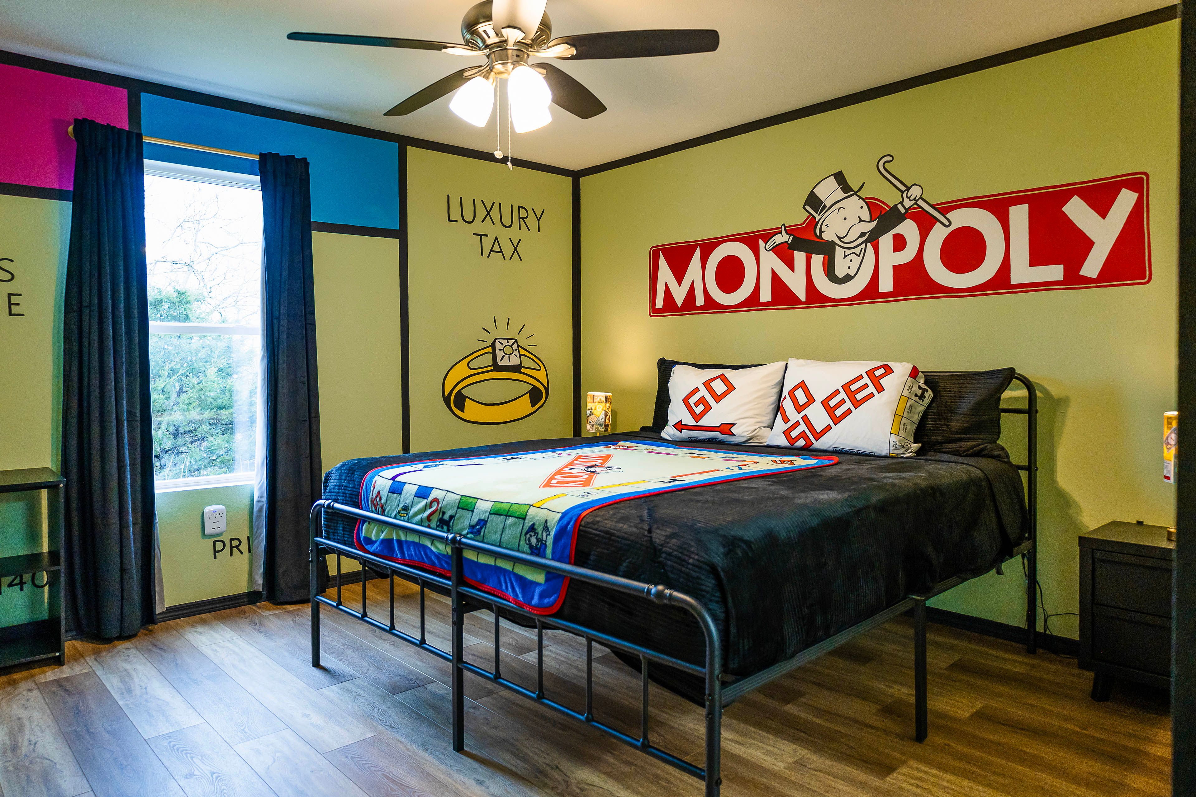 Bedroom 1 | King Bed | 32" Smart TV