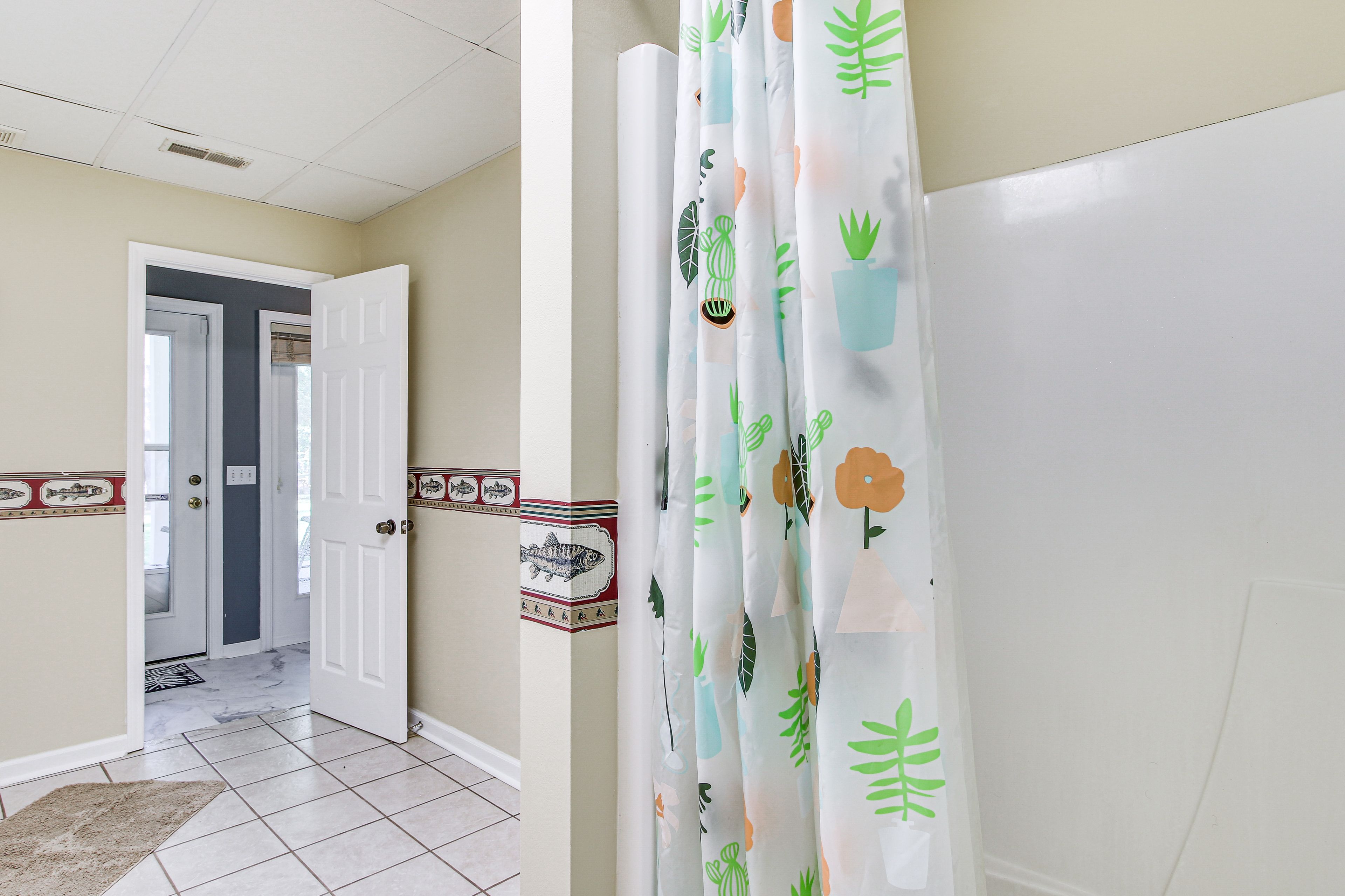 Bathroom | Towels Provided | Basement Level