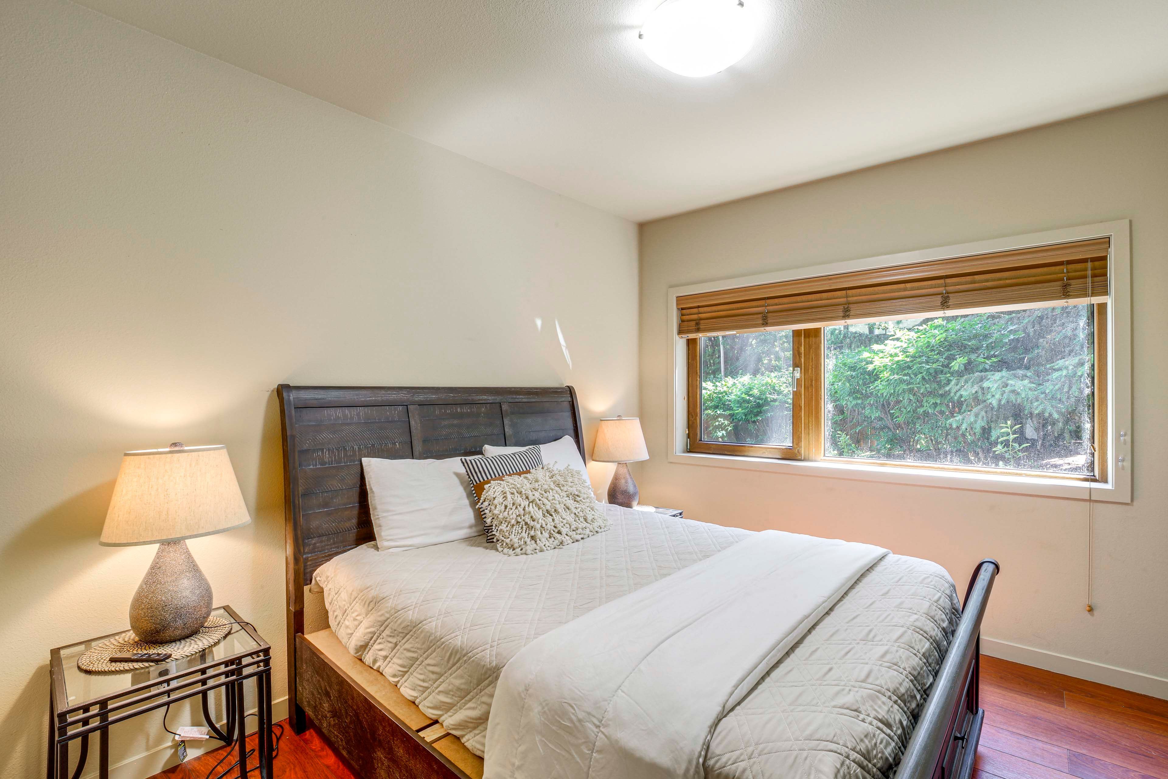 Bedroom 2 | Queen Bed