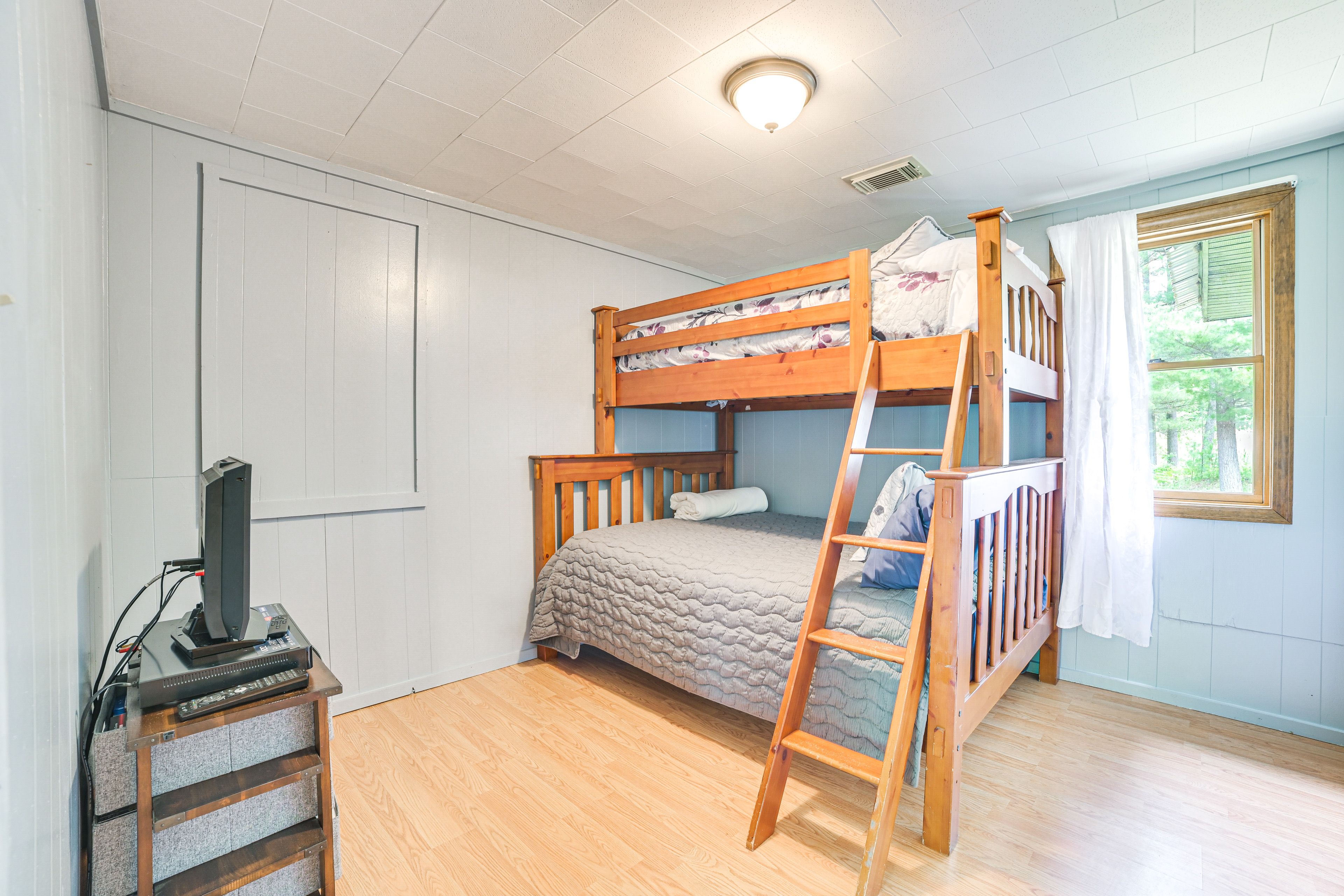 Bedroom 3 | Bunk Bed (Twin/Queen)