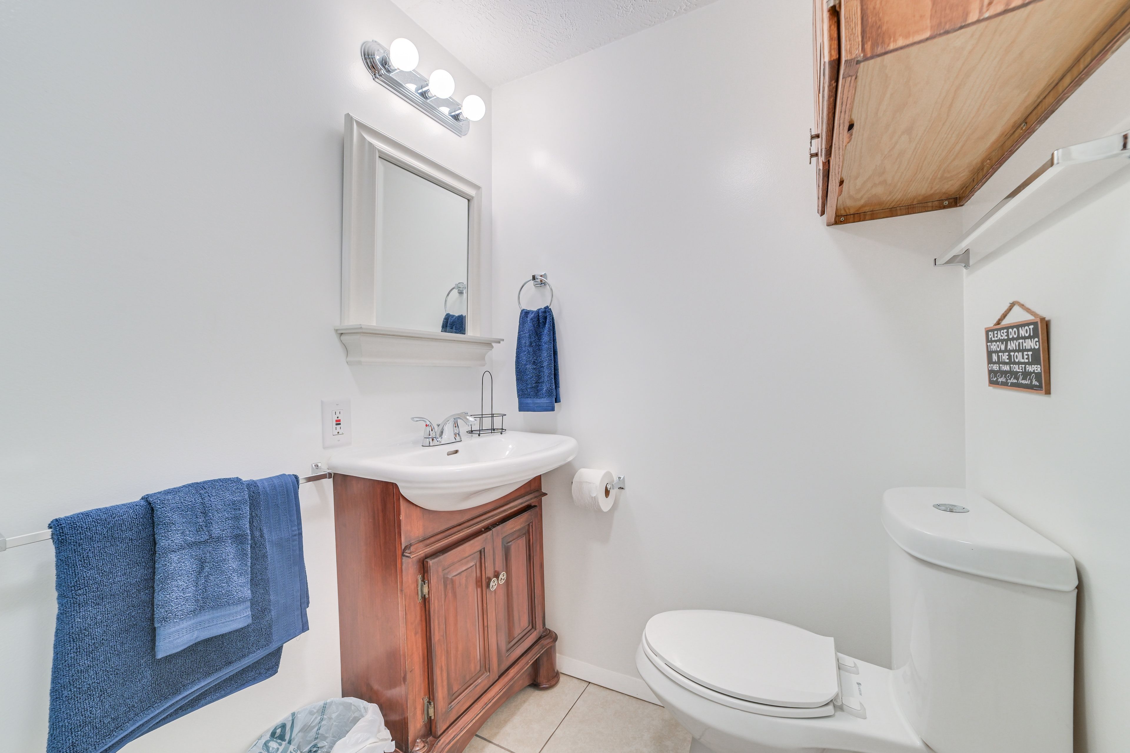 Full Bathroom | Complimentary Toiletries Provided