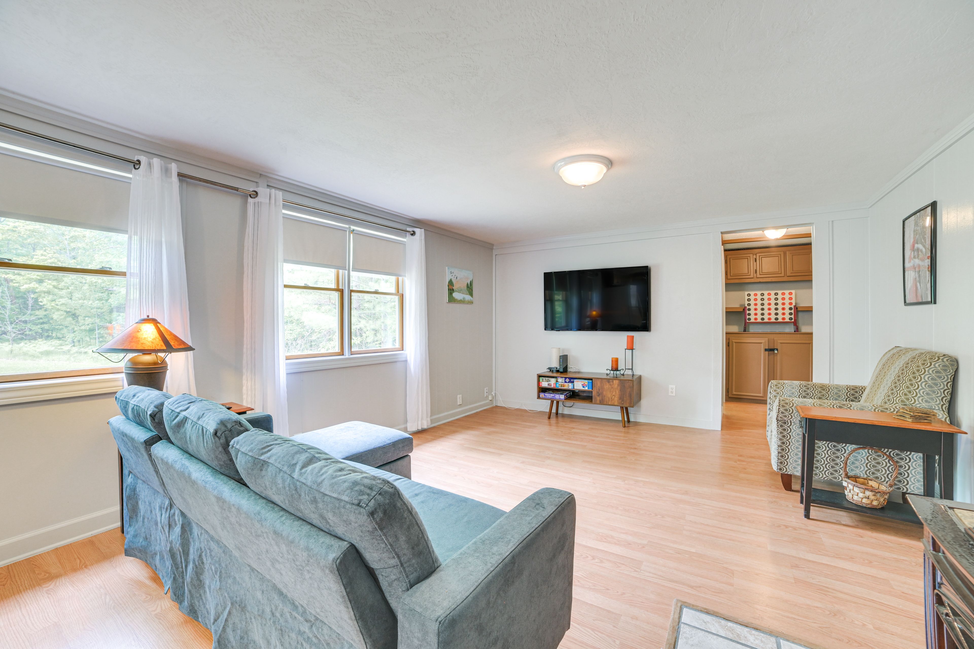 Living Room | Gas Fireplace | Board Games | Free WiFi