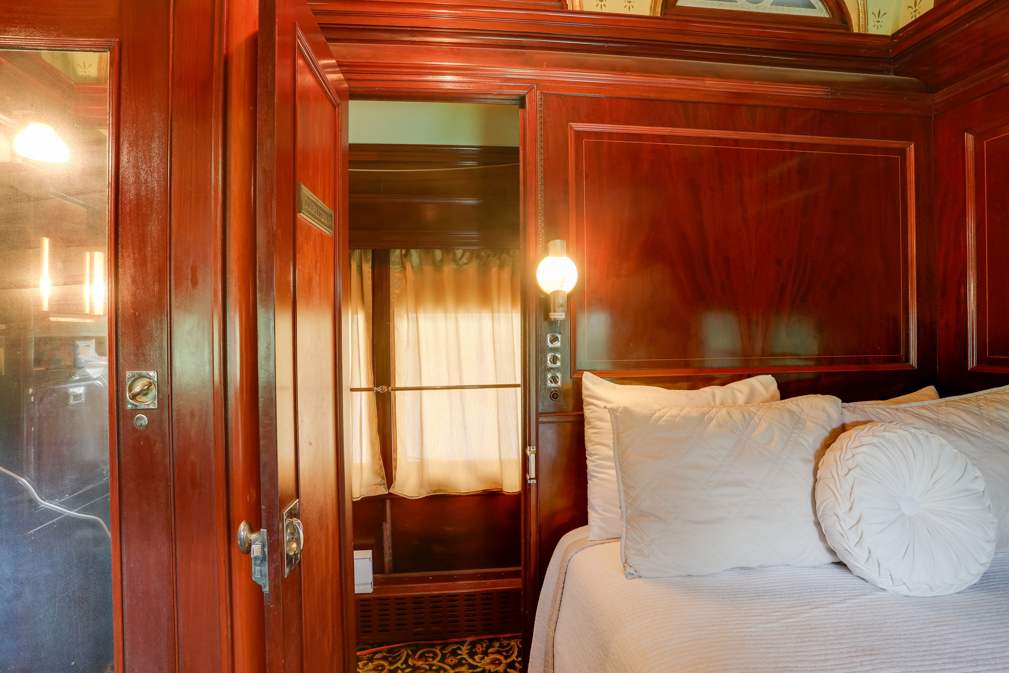 Bedroom 1 | Queen Bed