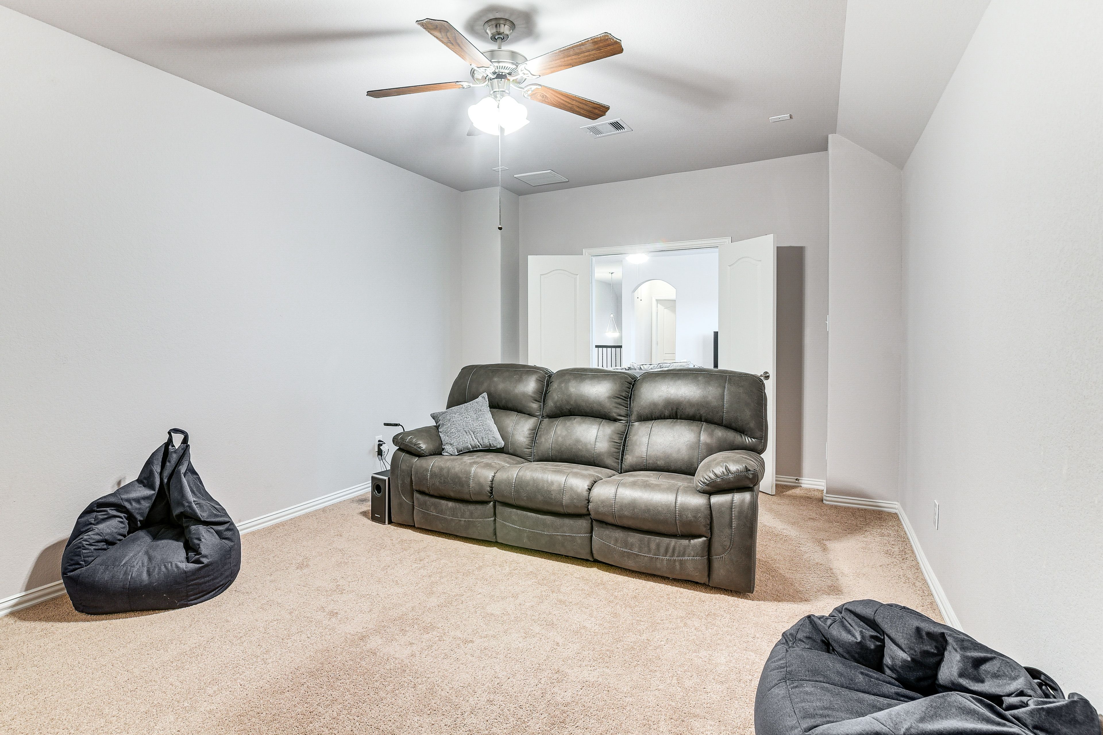 Living Area | Smart TV | 2nd Floor