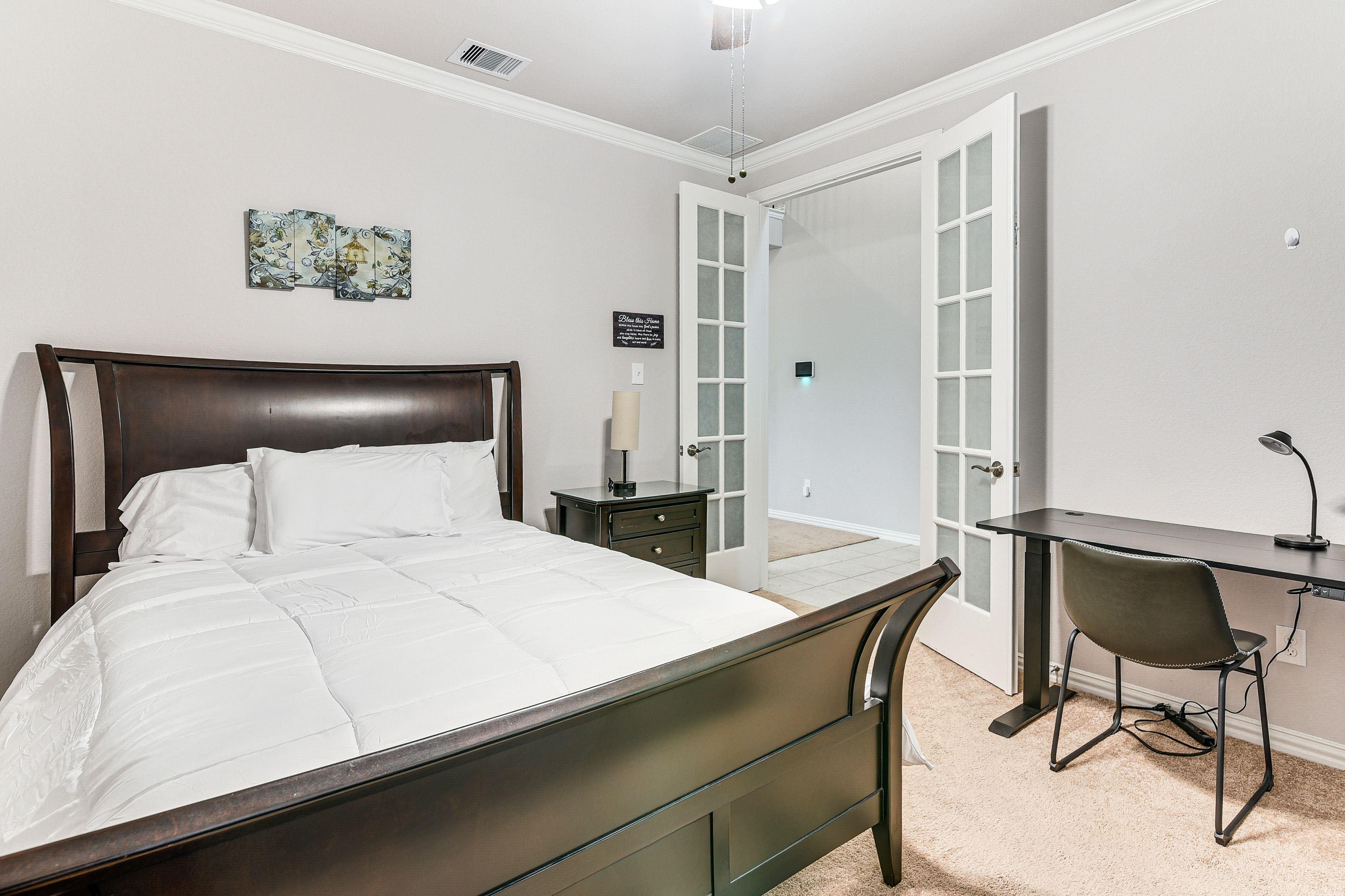 Bedroom 2 | Queen Bed | Smart TV | Desk | 1st Floor