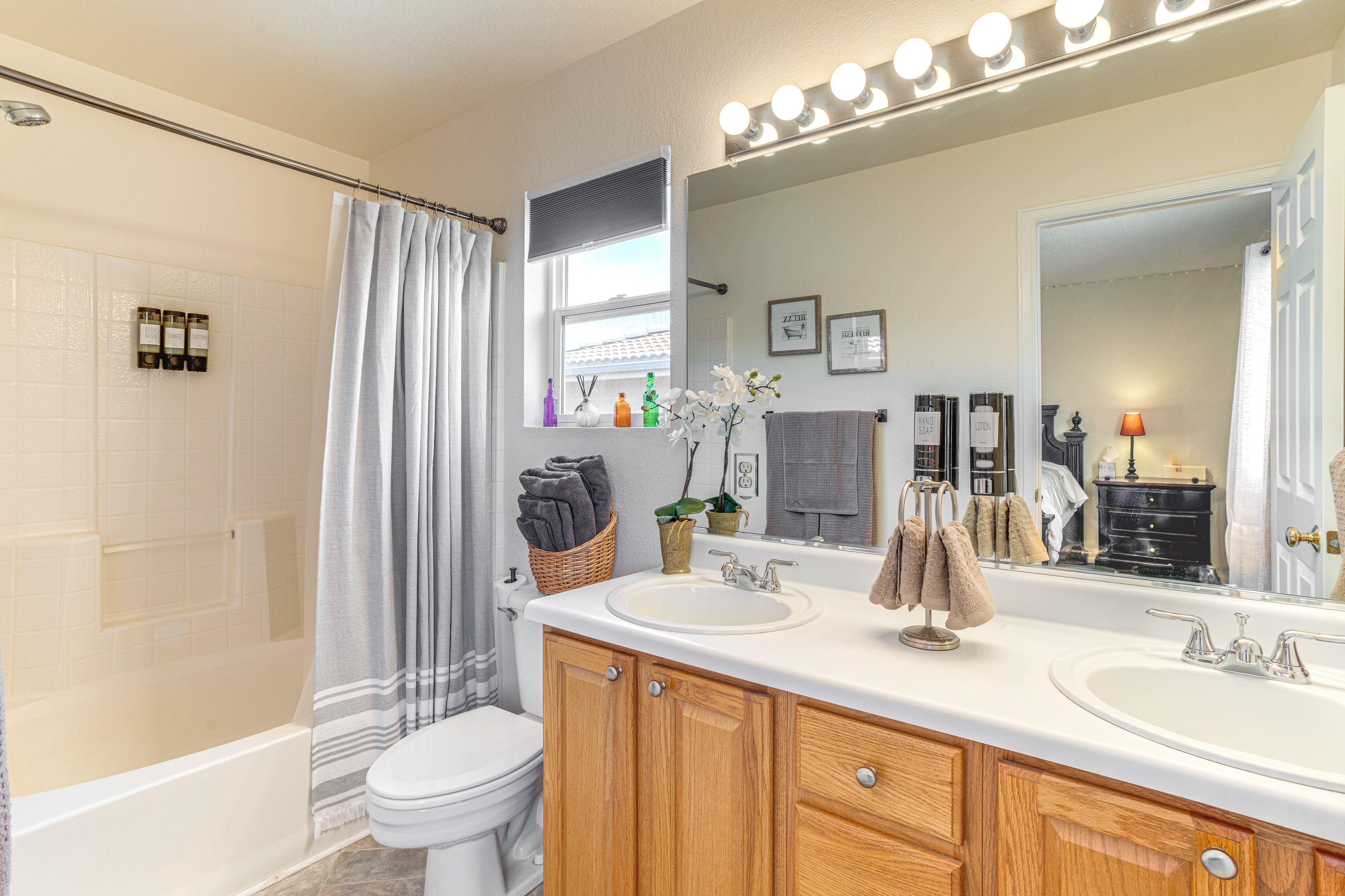 Full Bathroom | 2nd Floor