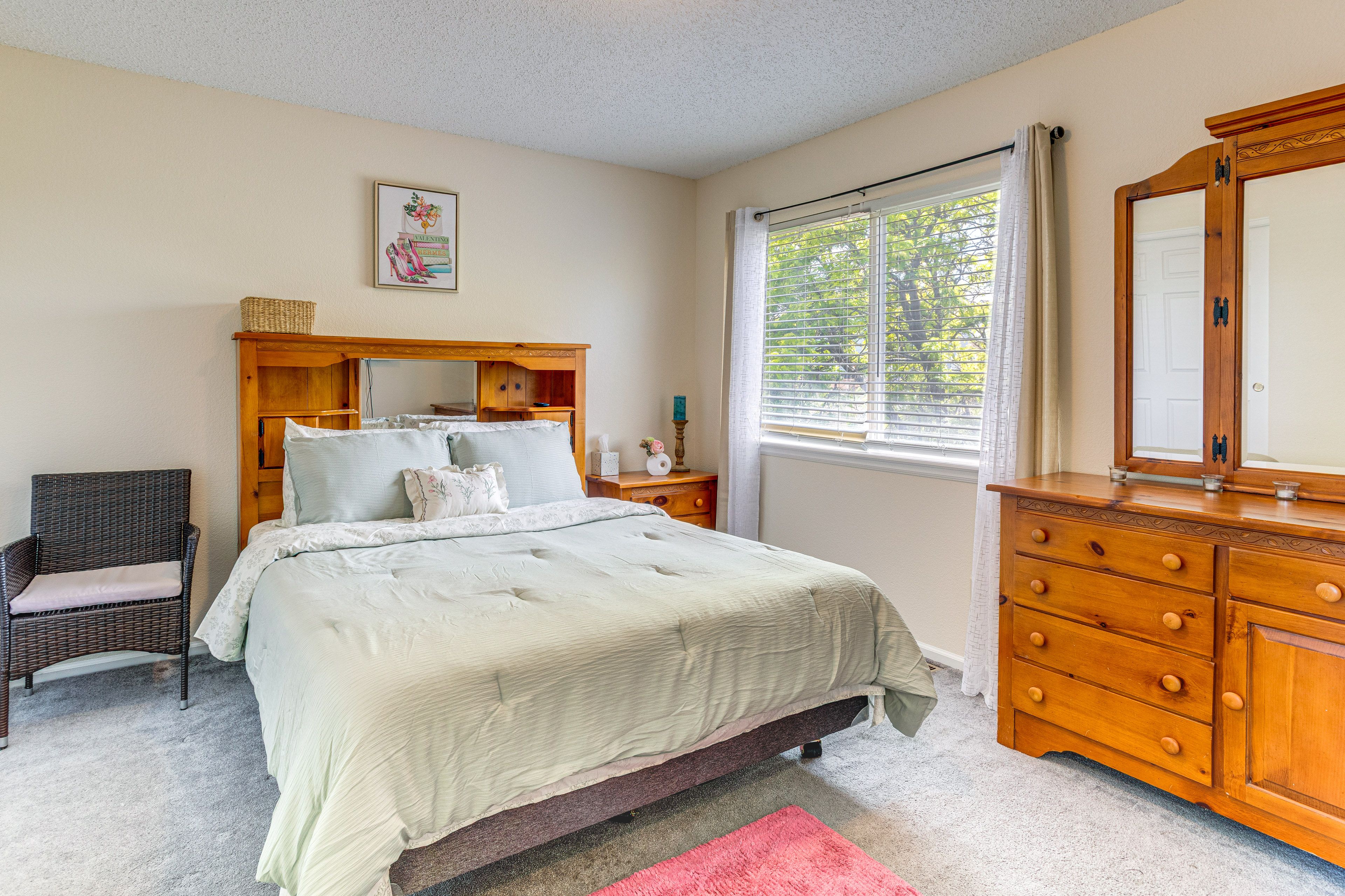 Bedroom 2 | 2nd Floor | Queen Bed