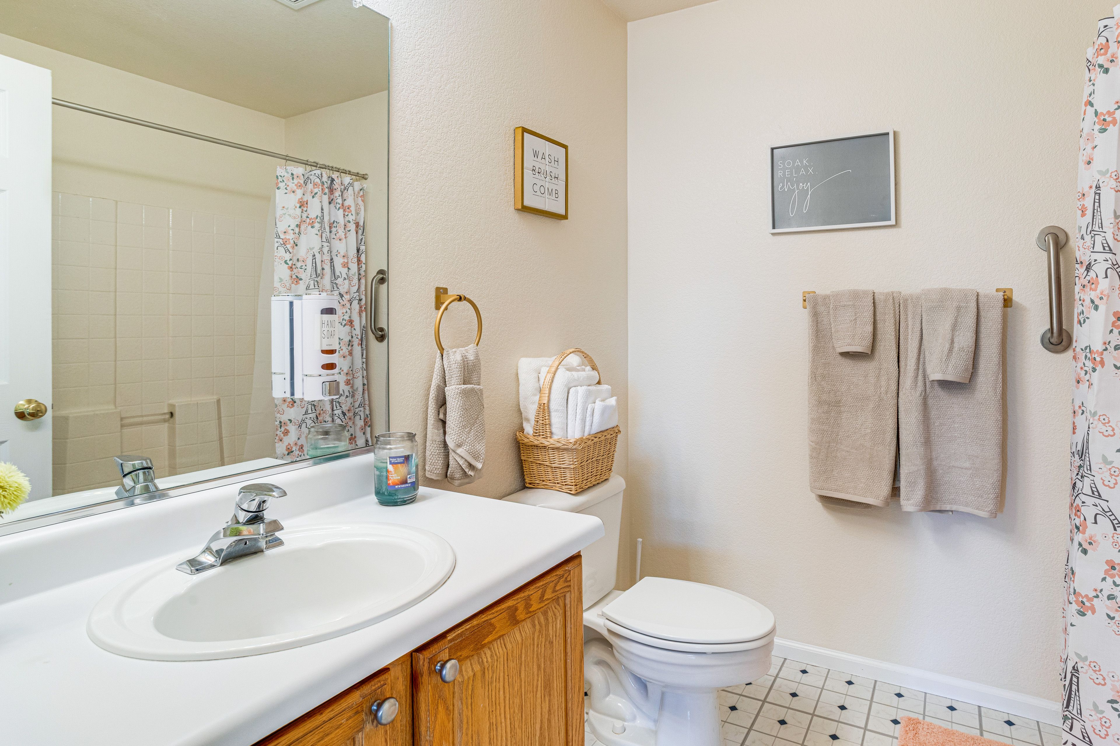 Full Bathroom | 2nd Floor