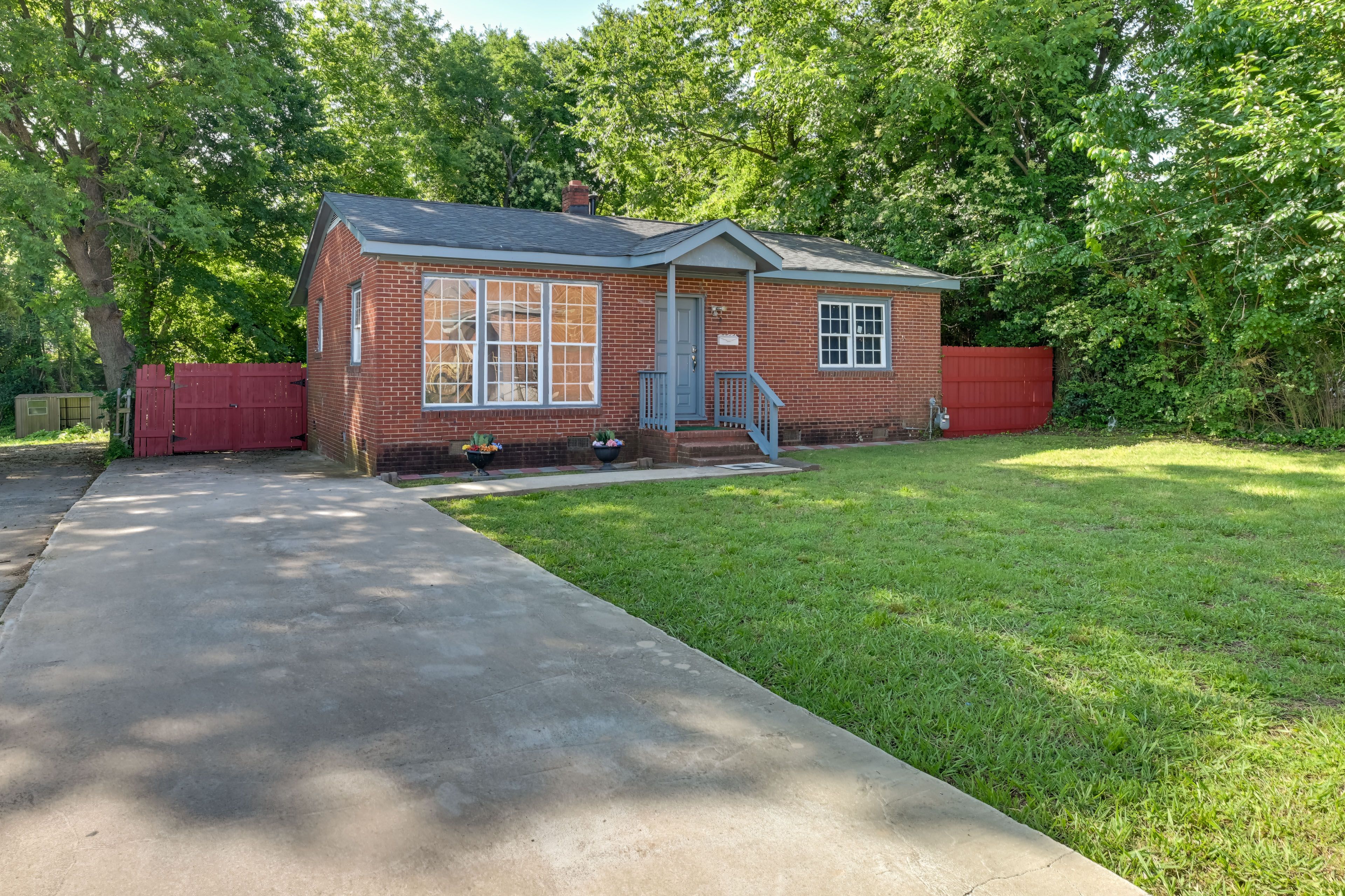 Parking | Driveway (4 Vehicles) | RV/Trailer