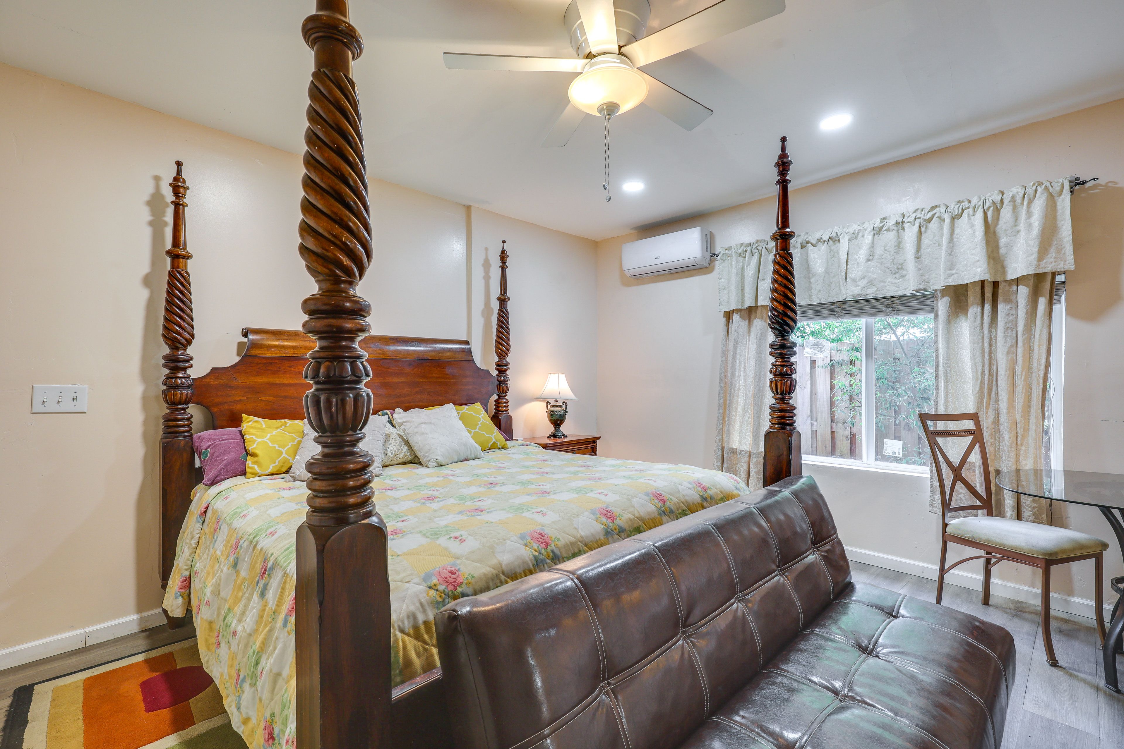 Studio | King Bed | Twin Futon | Linens Provided