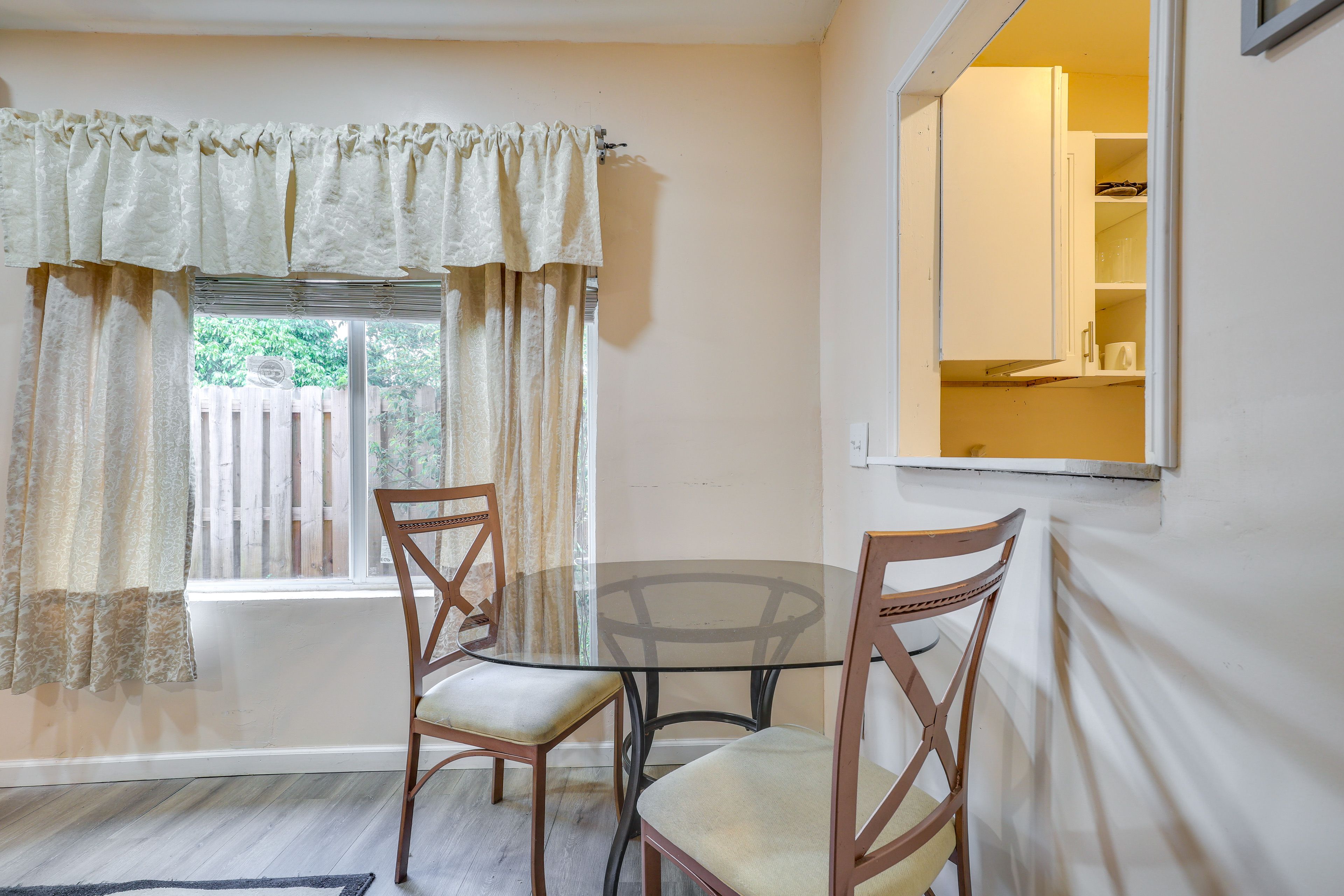 Dining Space | Dishware/Flatware | Free WiFi | Central A/C & Heating