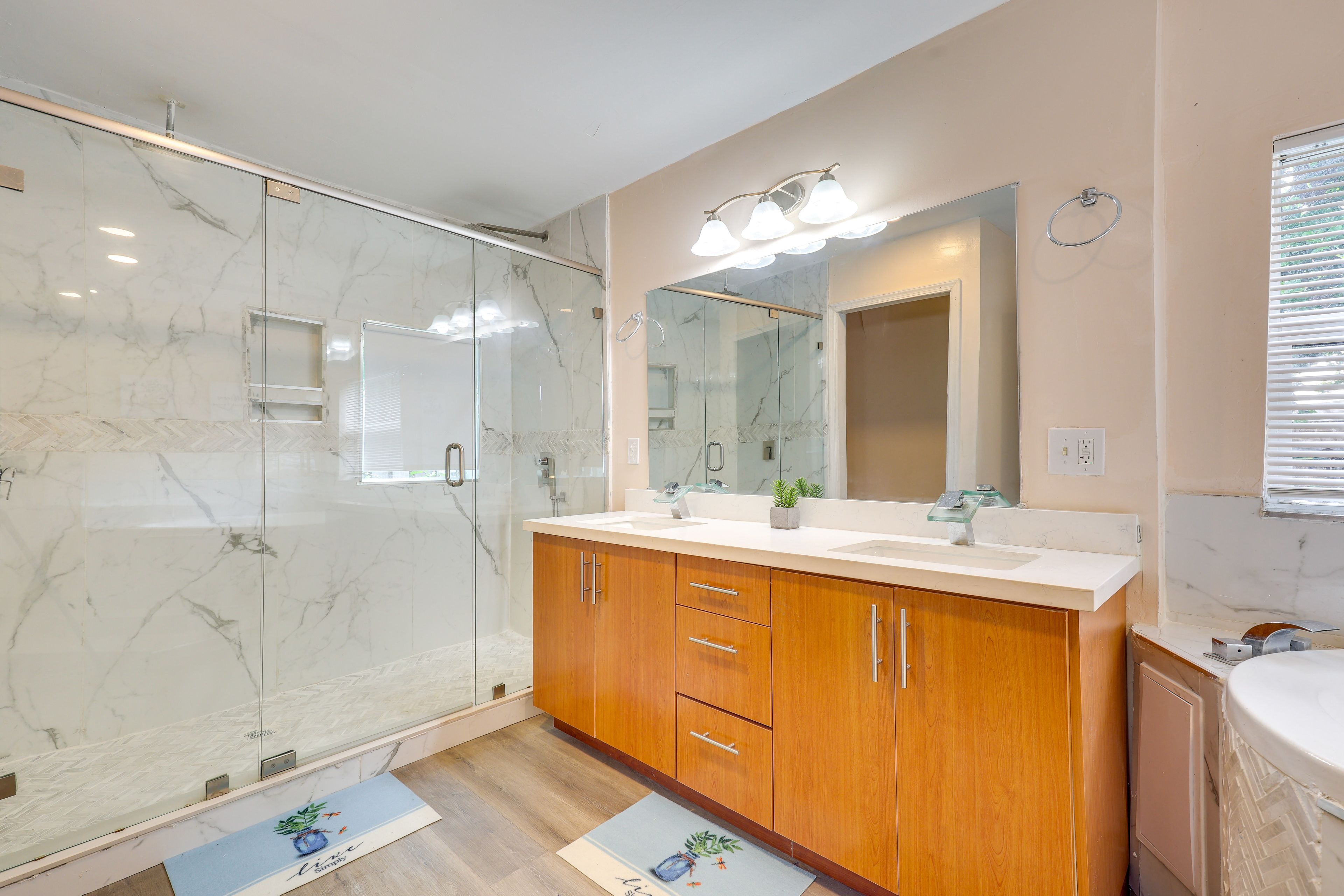 Bathroom | Towels Provided | Jetted Tub