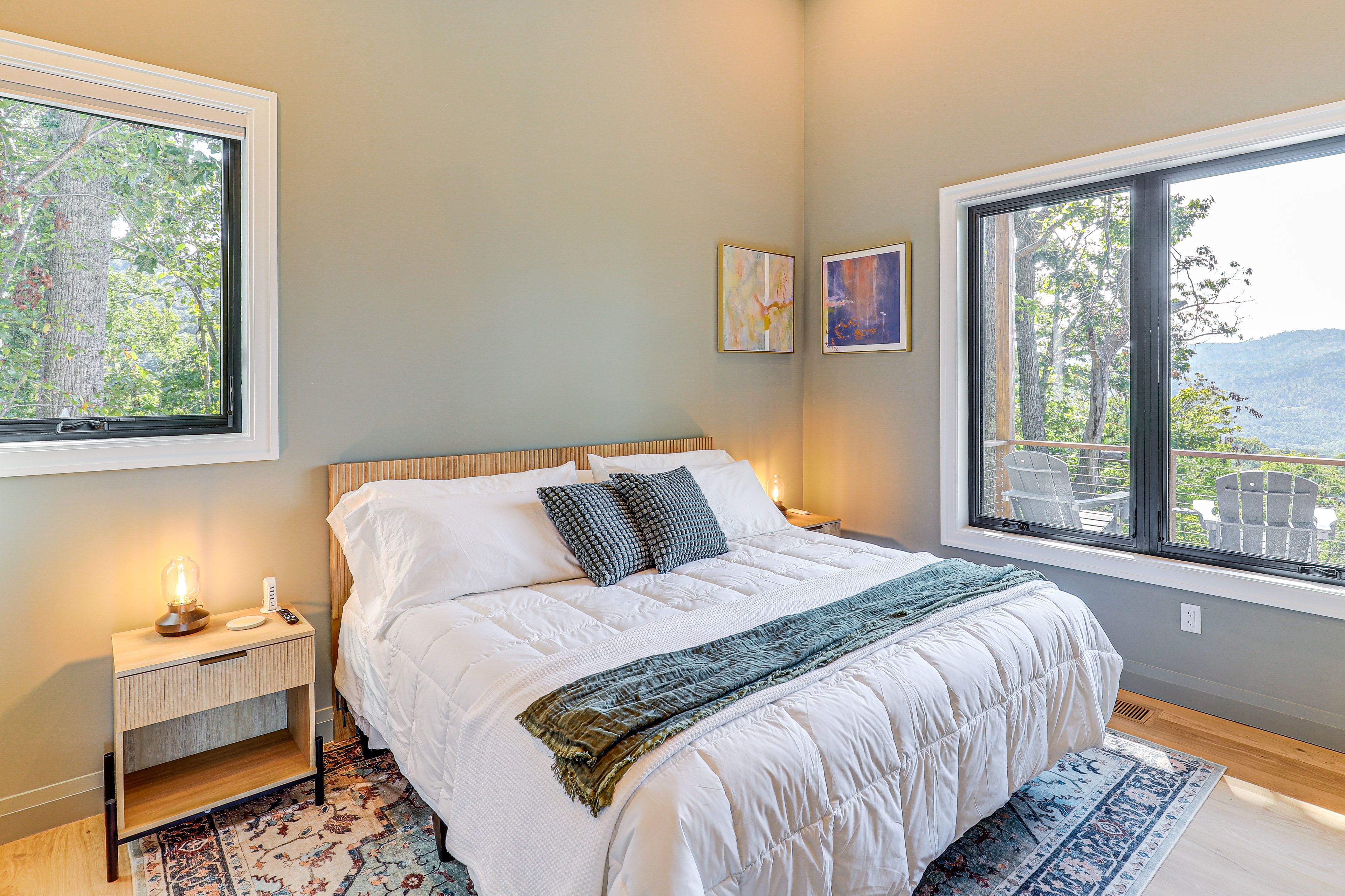 Bedroom | King Bed | Smart TV | Linens Provided
