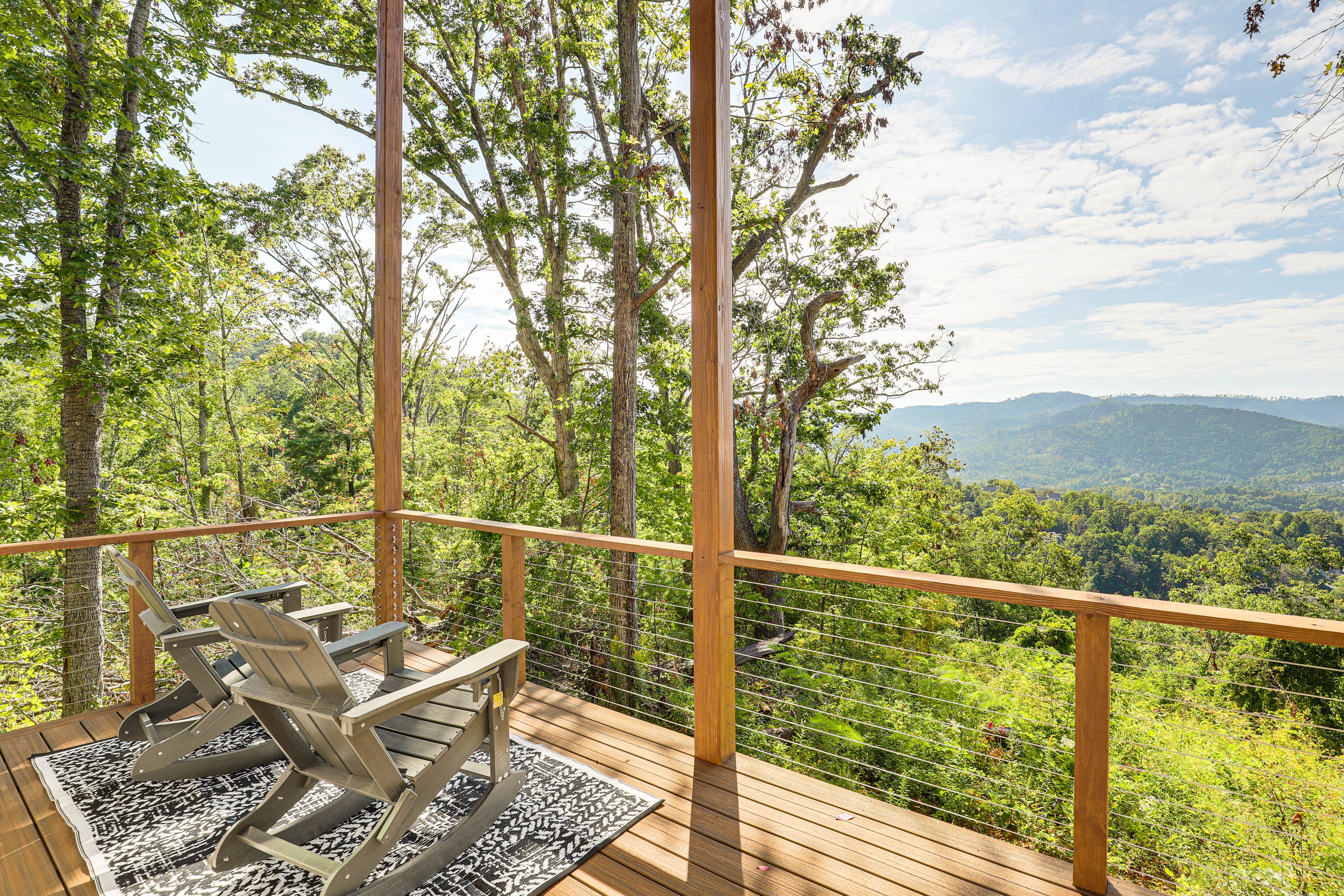 Weaverville Vacation Rental | 1BR | 1BA | 765 Sq Ft | 2 Steps Required