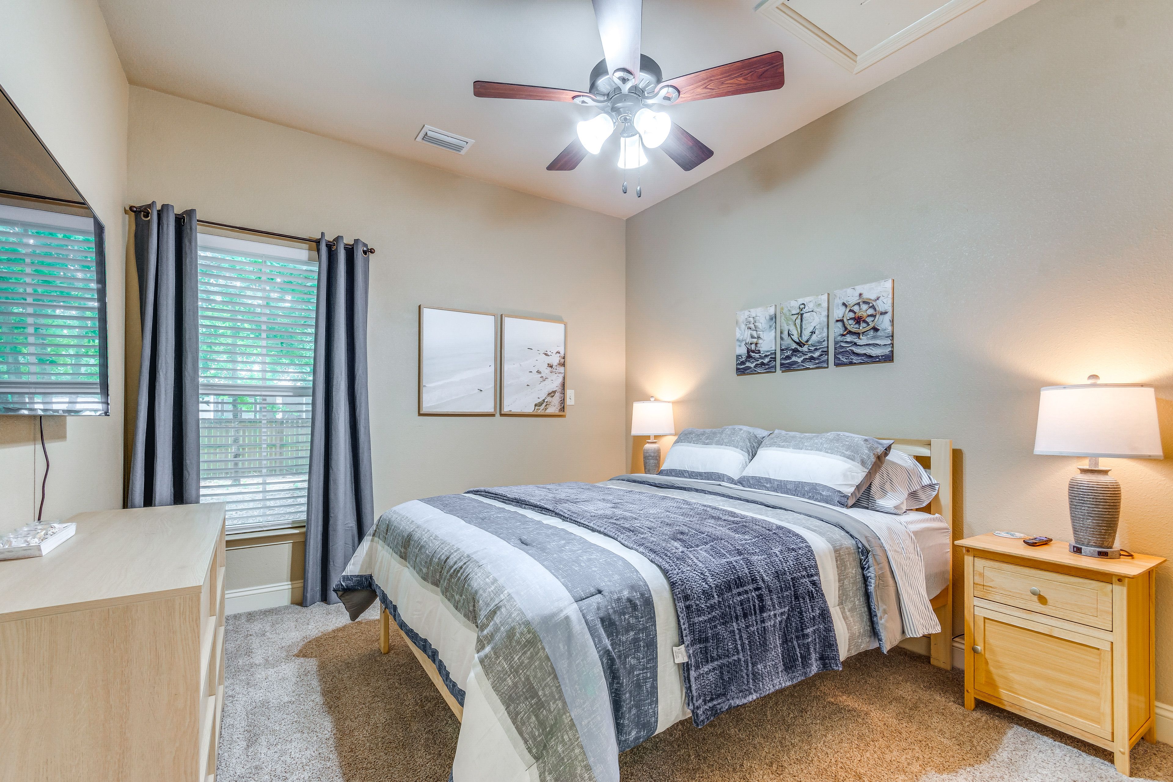Bedroom 3 | Queen Bed | Smart TV