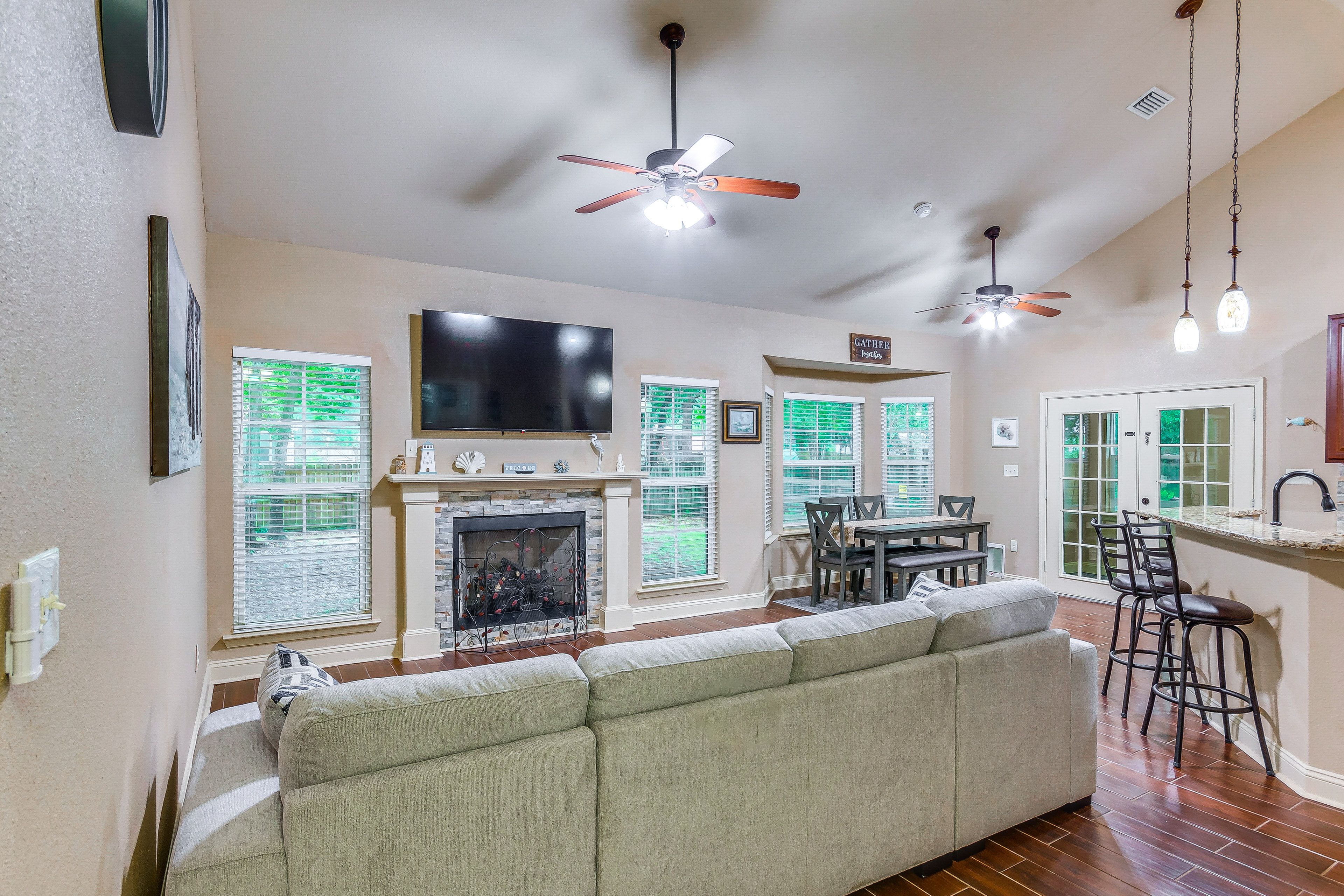 Living Room | Smart TV