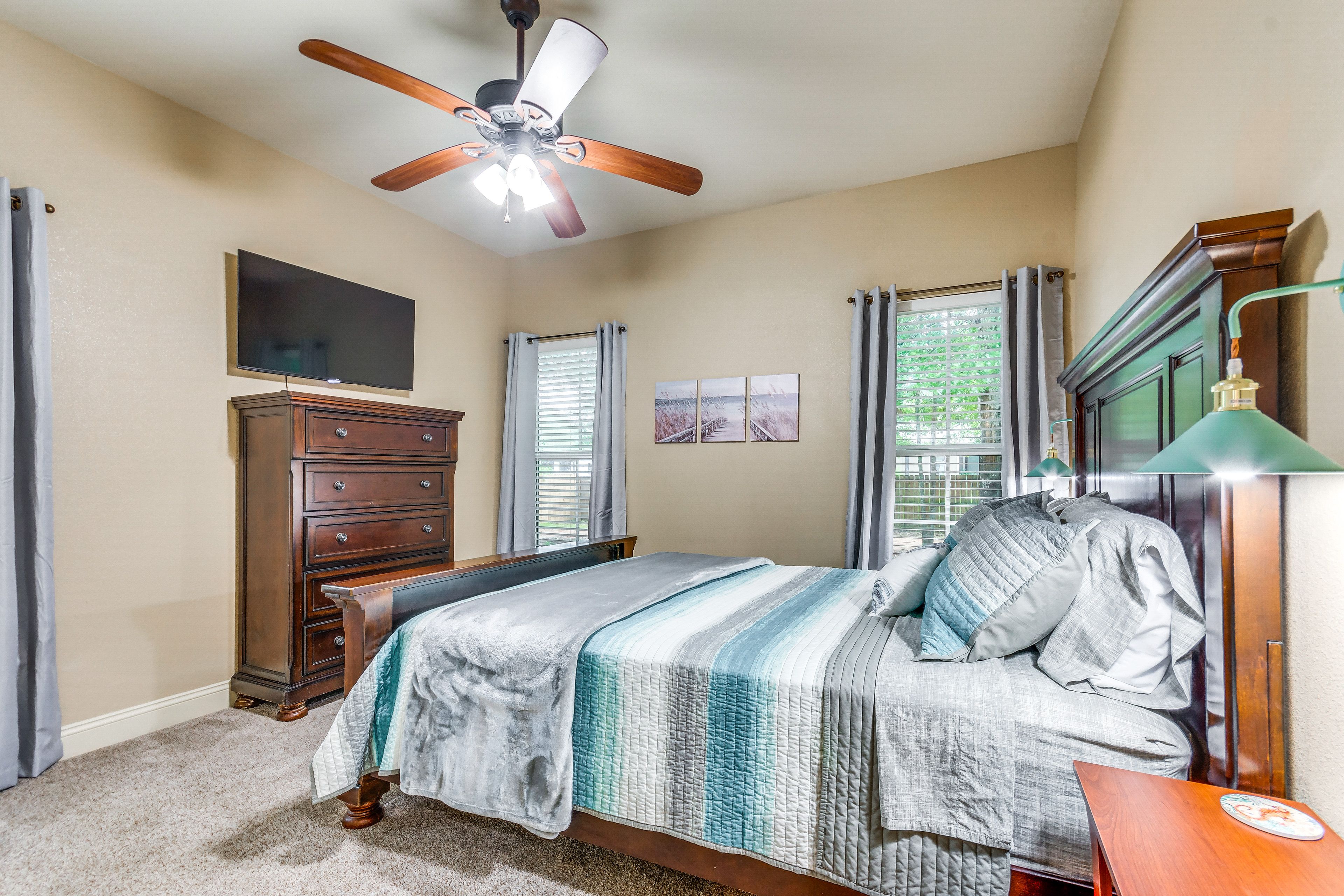 Bedroom 2 | Queen Bed | Smart TV