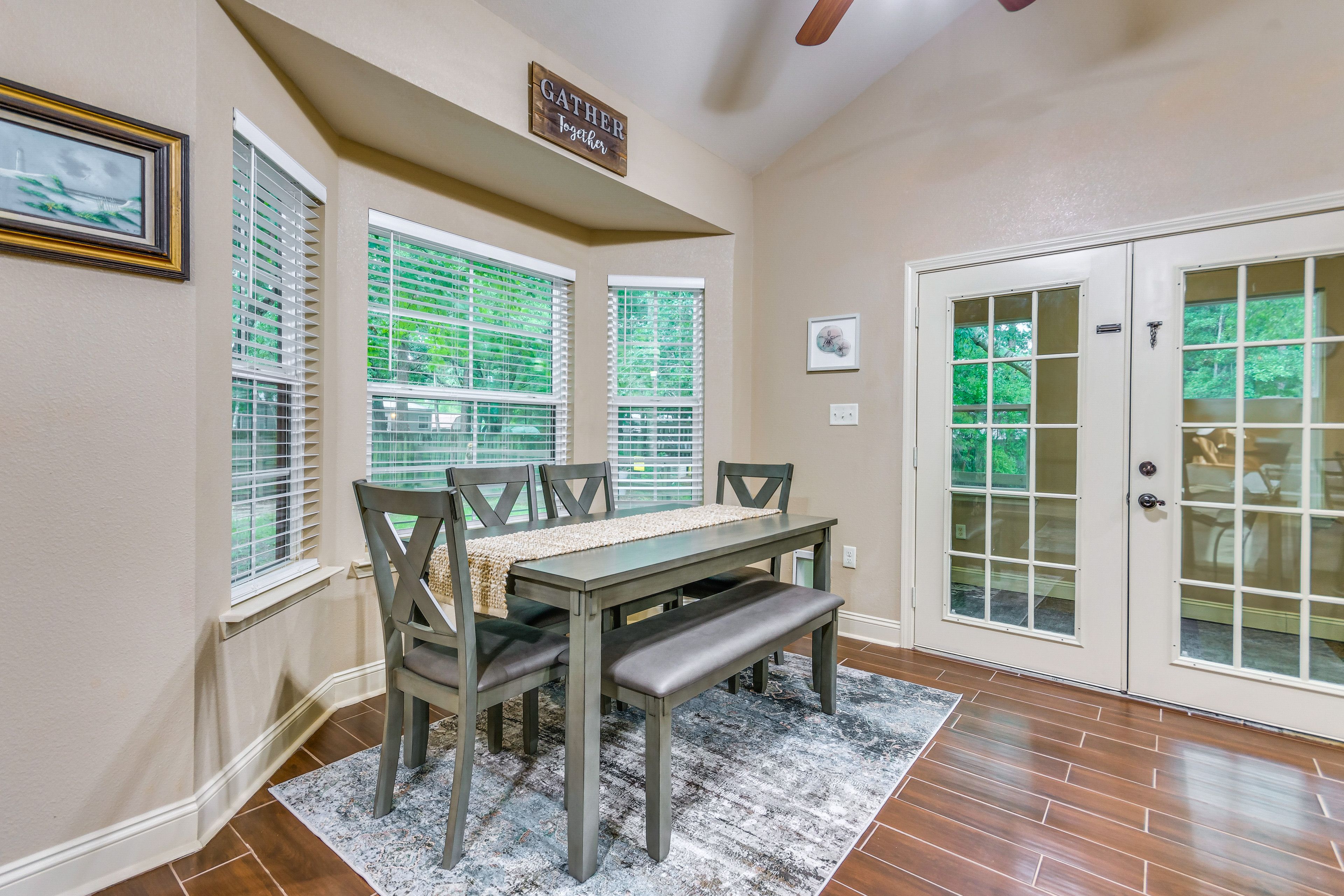 Dining Area | Central A/C & Heating