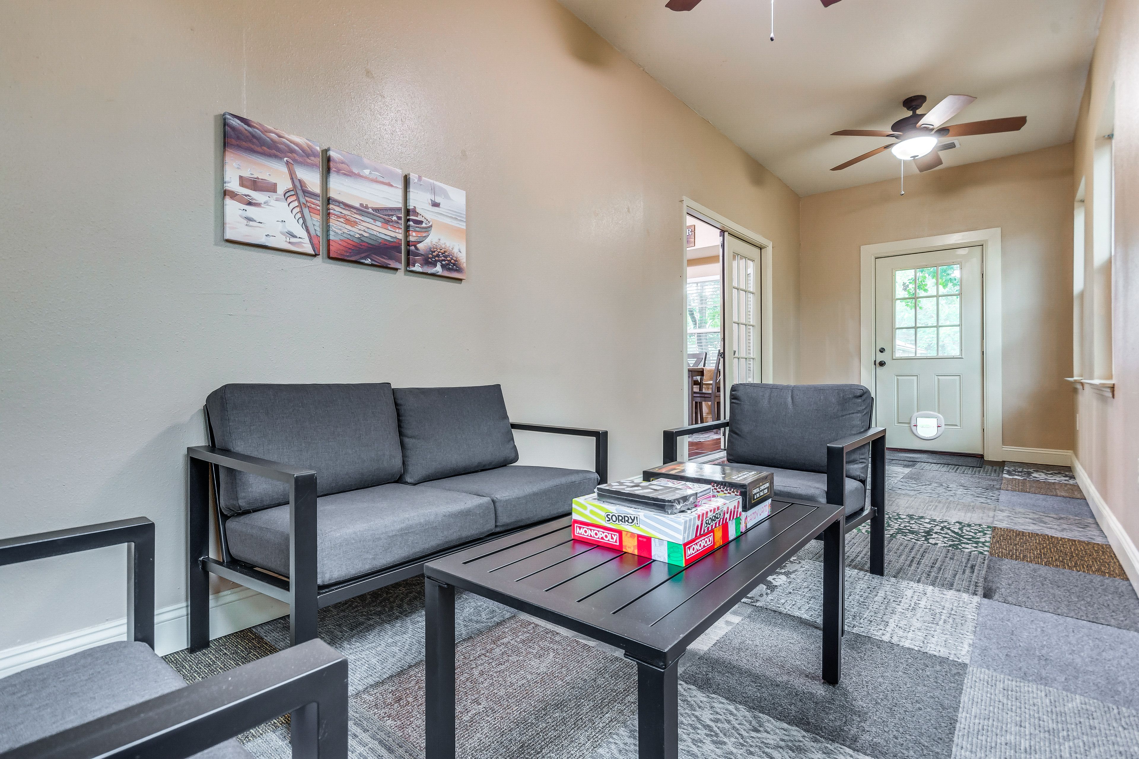Sunroom | Board Games | Seating