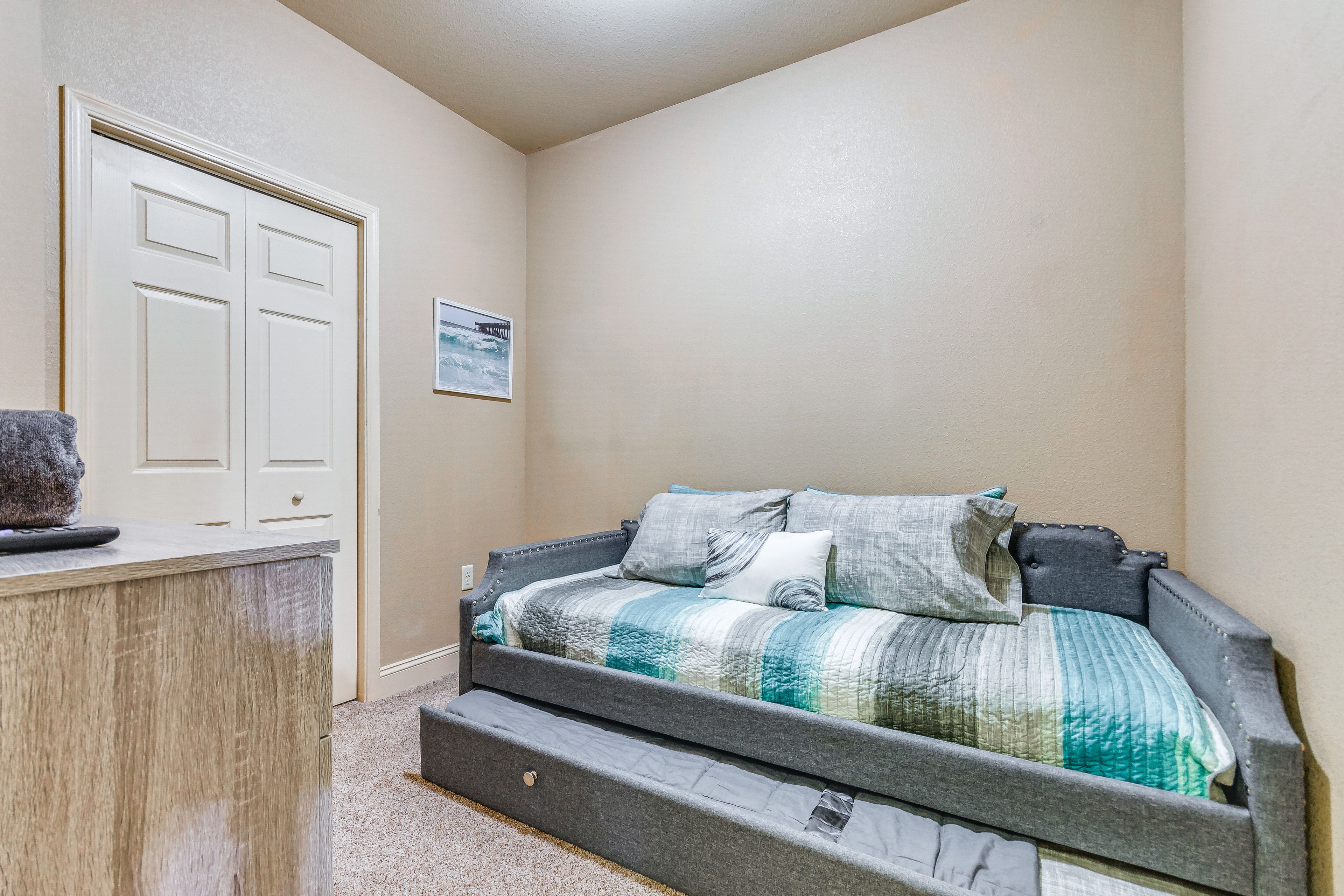 Bedroom 4 | Twin Daybed w/ Twin Trundle | Smart TV