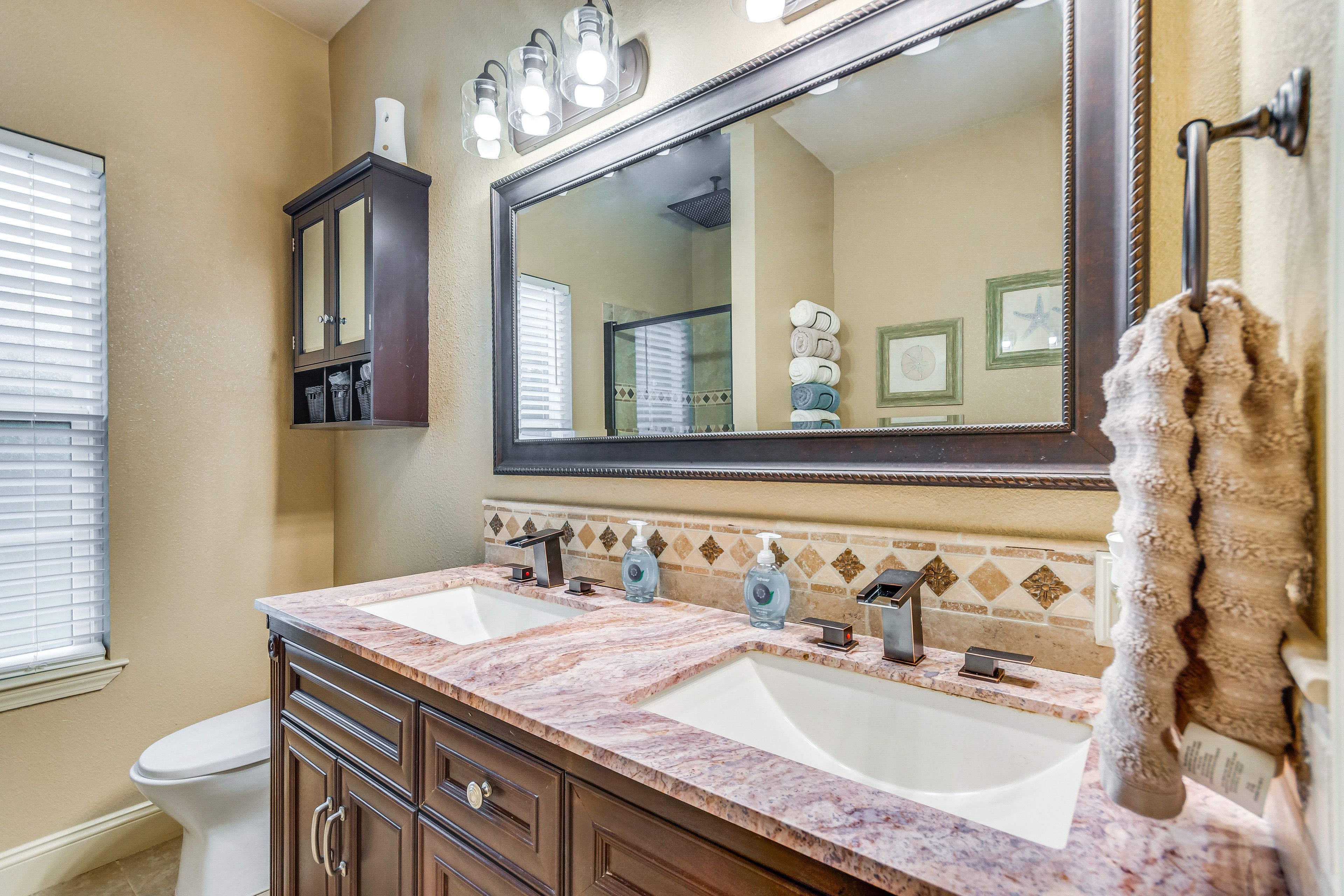 En-Suite Bathroom | Towels Provided | Jetted Tub | Rainfall Shower