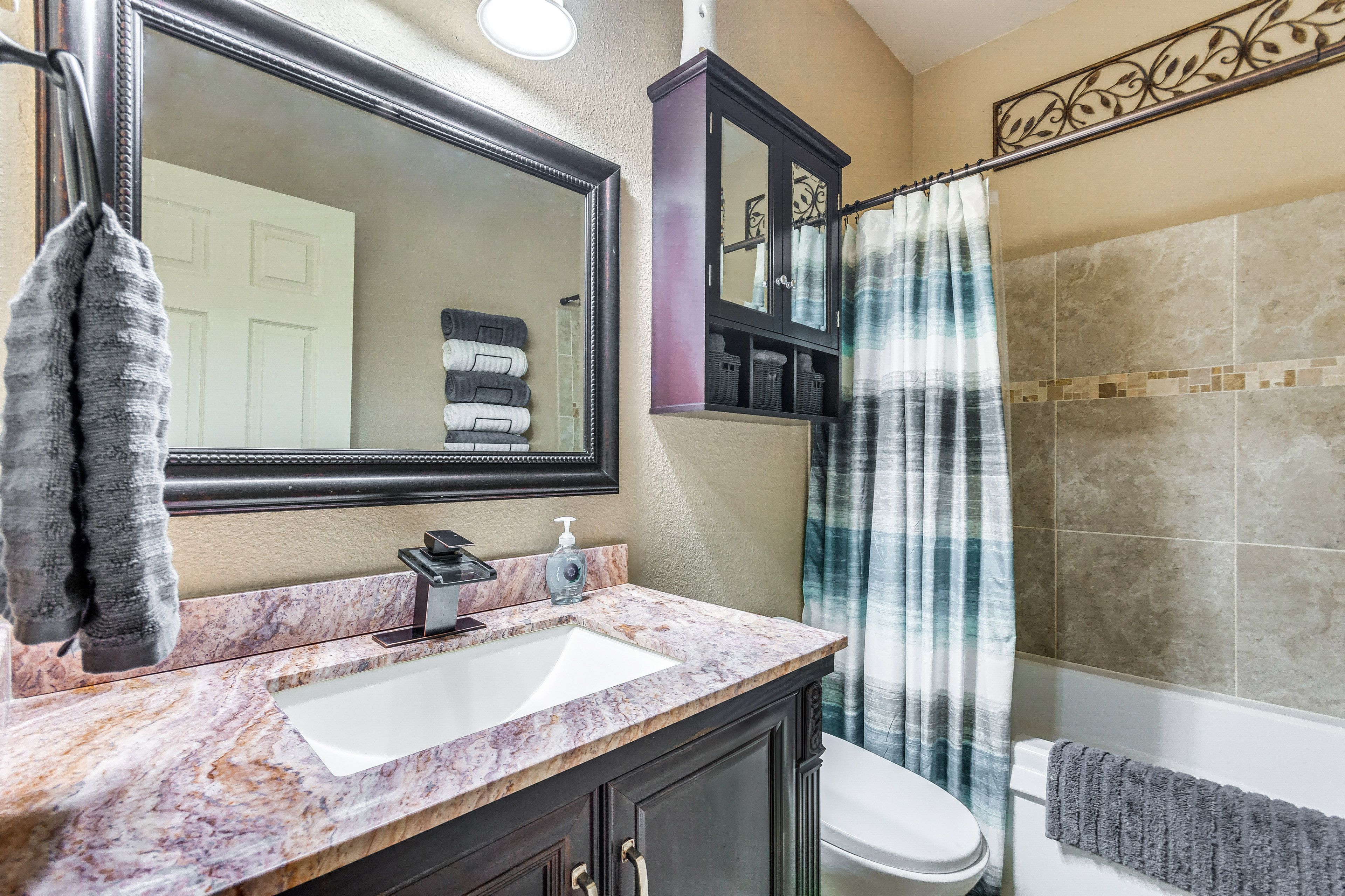Full Bathroom | Jetted Tub