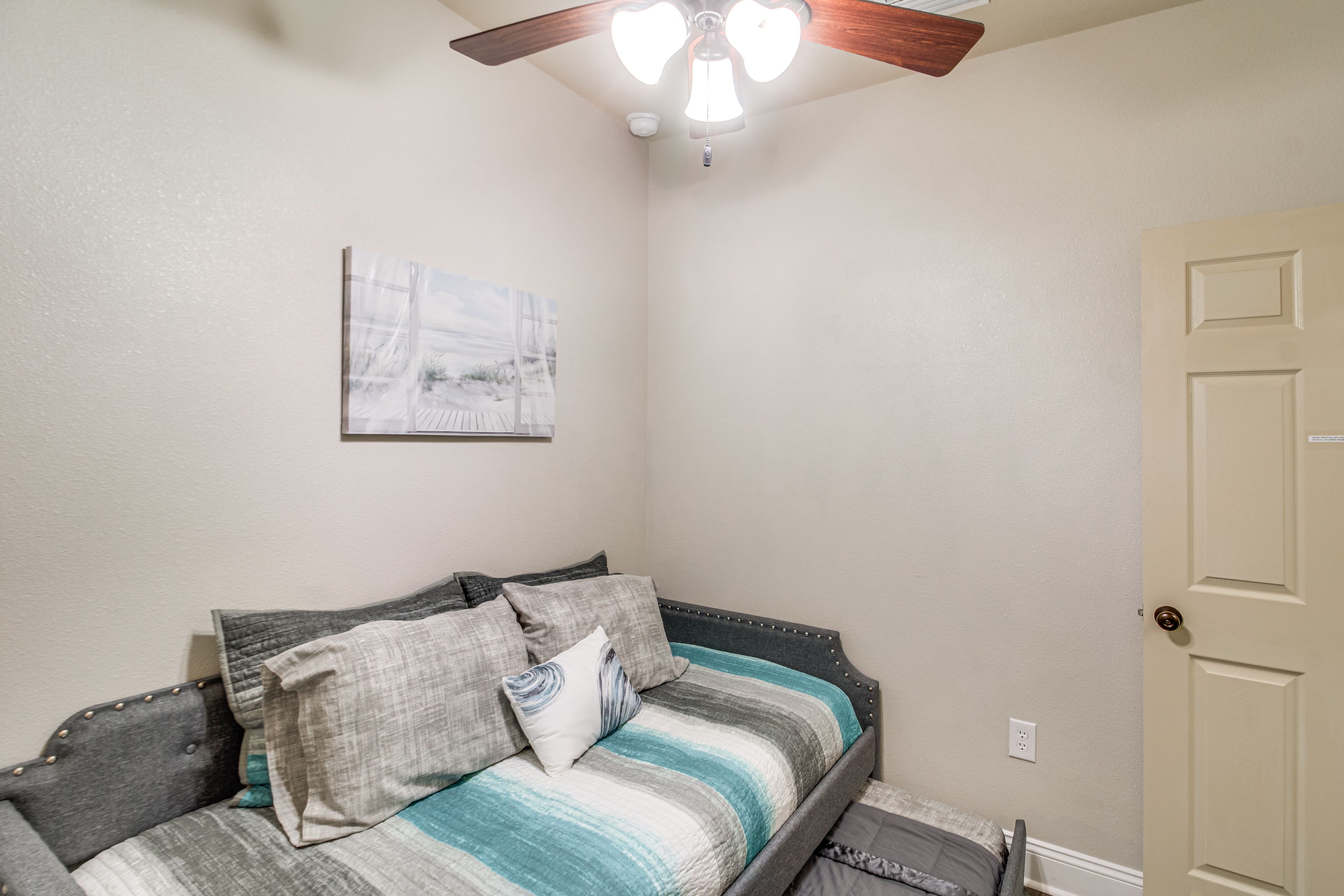 Bedroom 4 | Twin Daybed w/ Twin Trundle | Smart TV