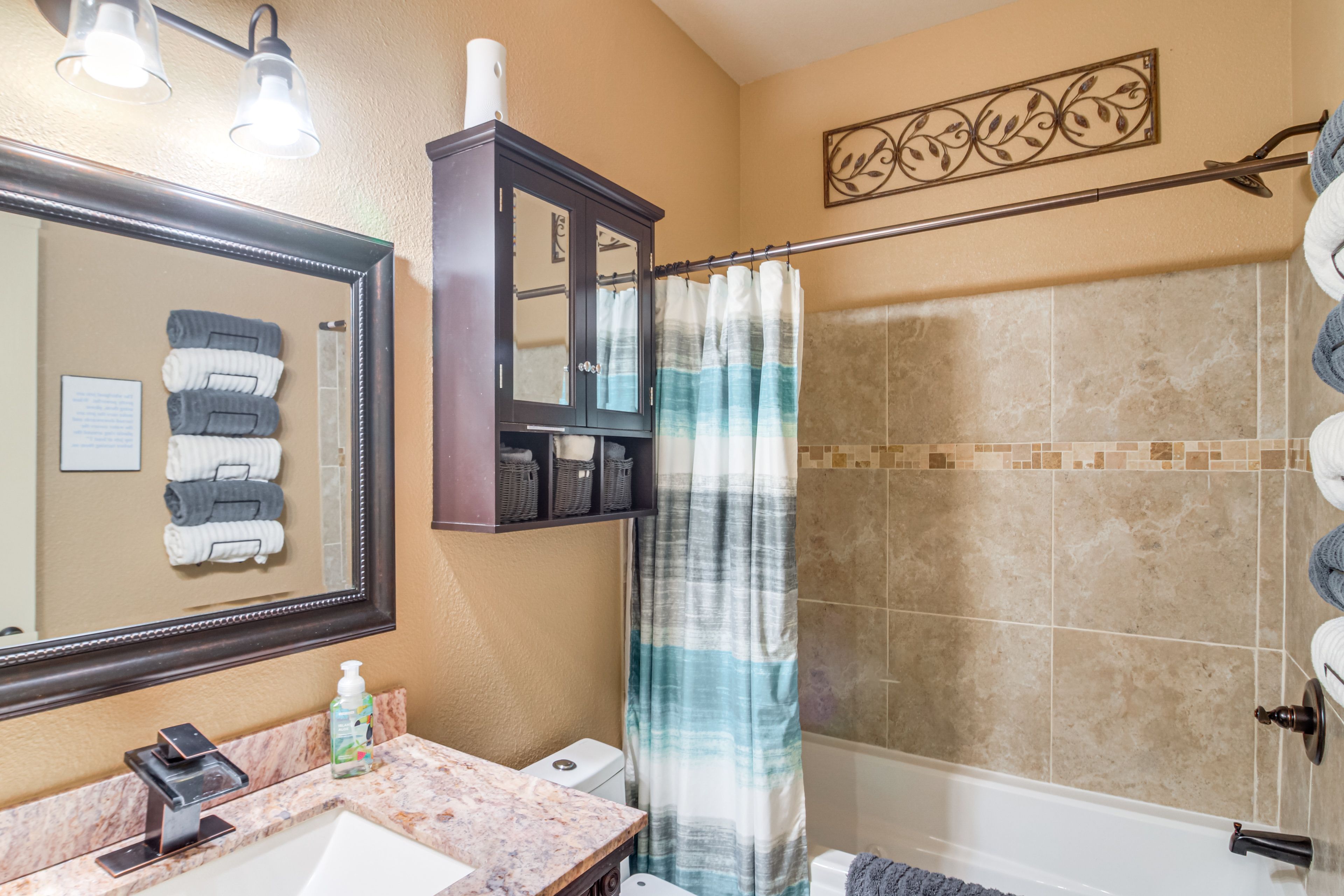 Full Bathroom | Jetted Tub