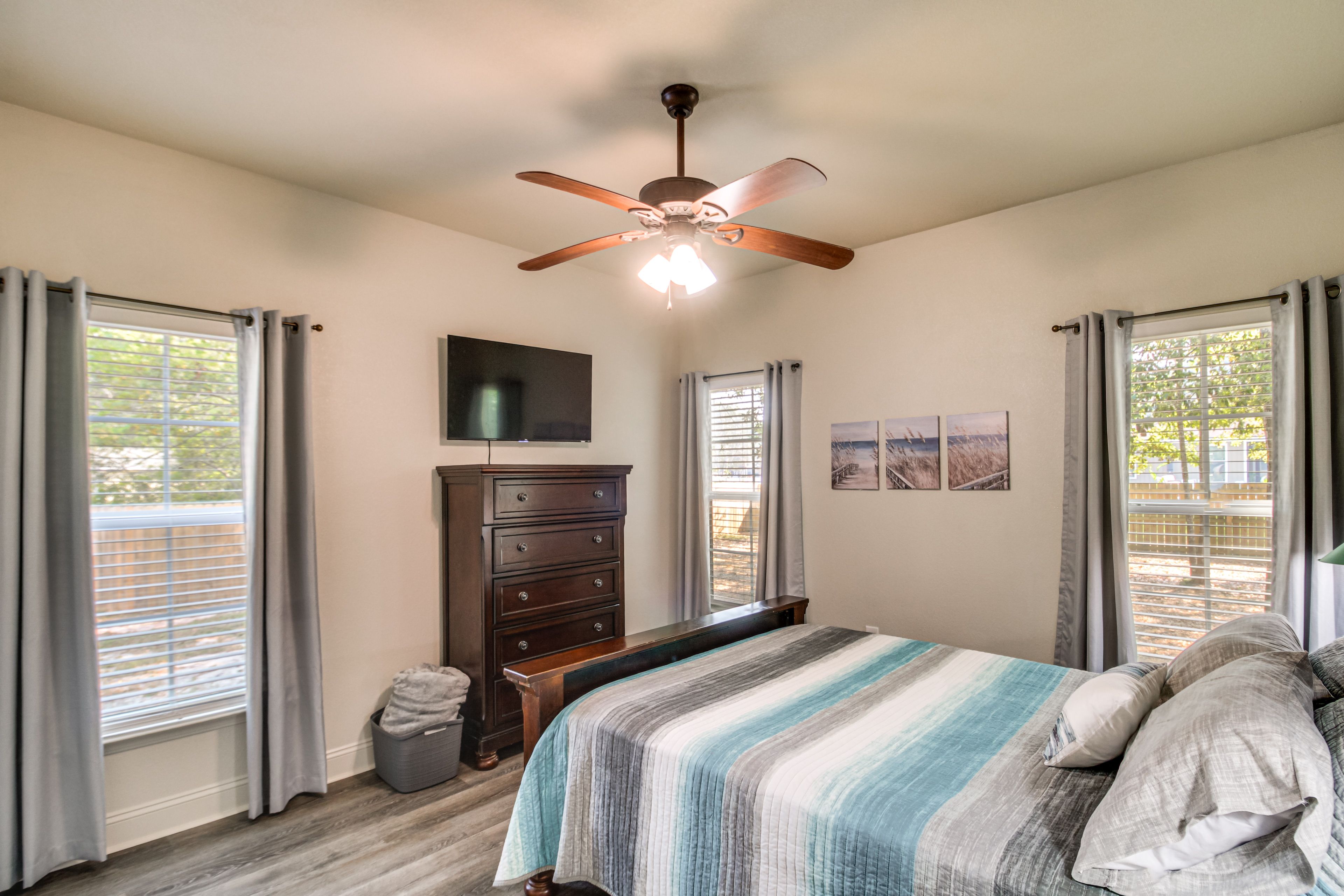 Bedroom 2 | Queen Bed | Smart TV