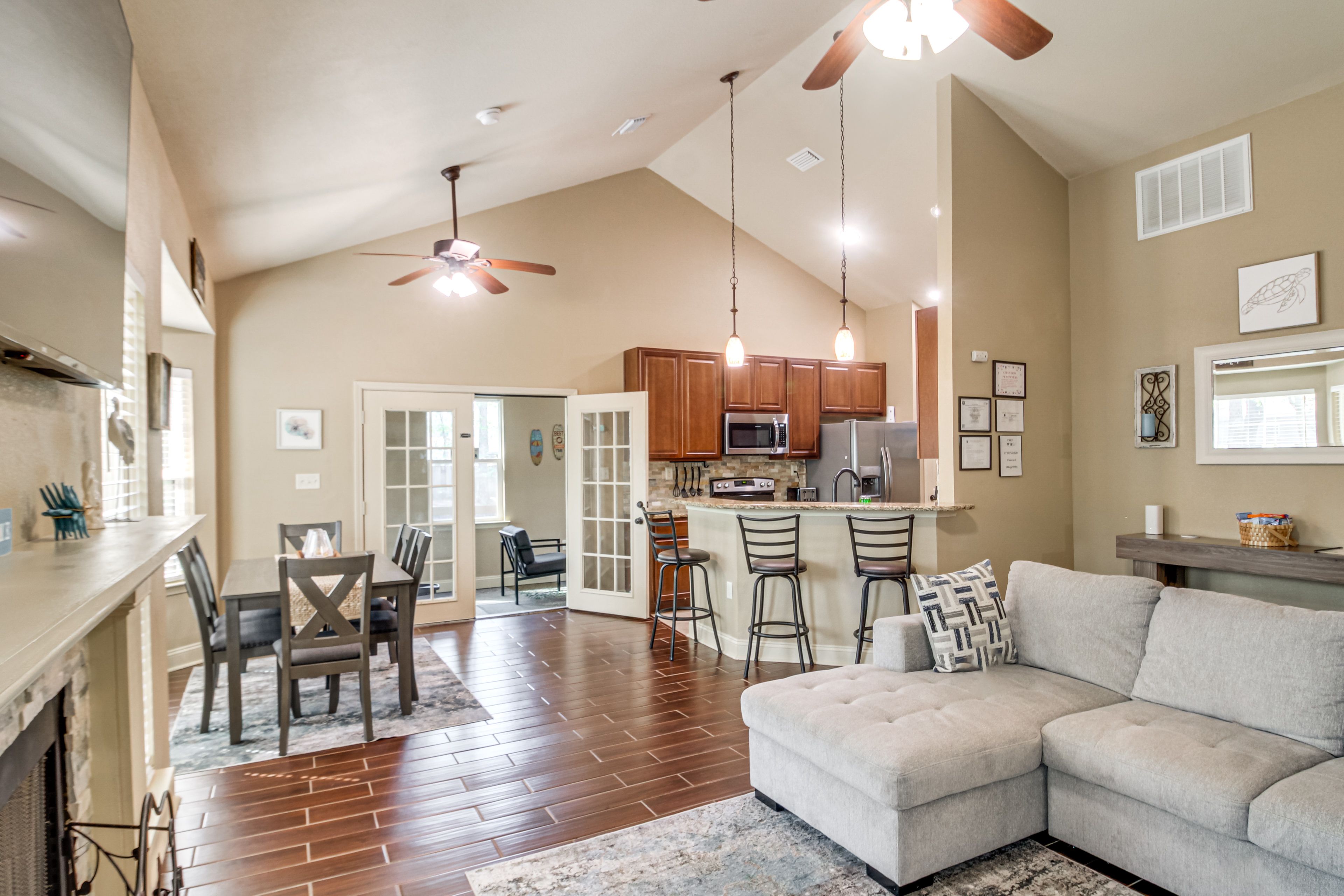 Navarre Vacation Rental | 4BR | 2BA | 2 Steps Required | 1,700 Sq Ft