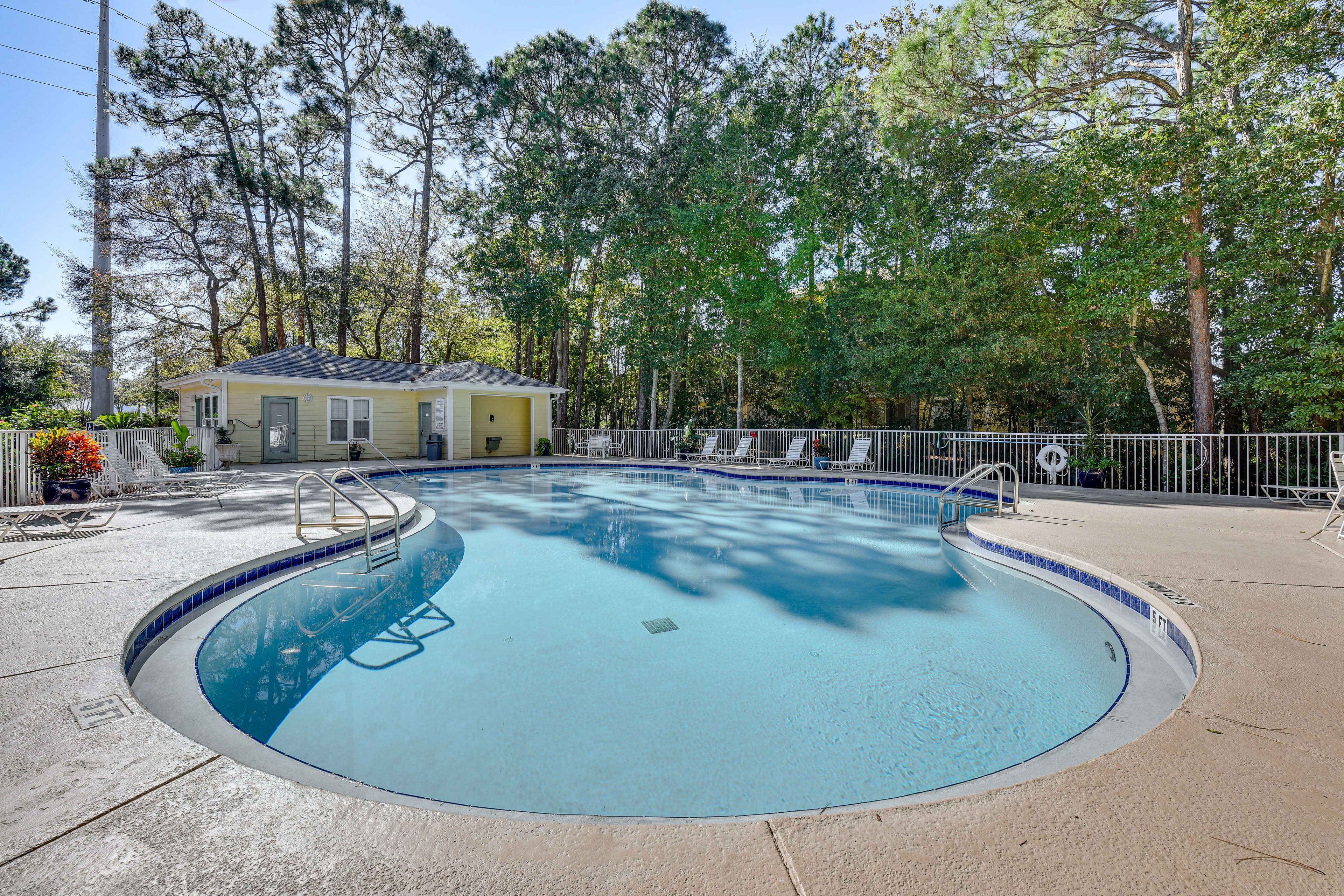 Pointe of View Condominiums | Community Pool