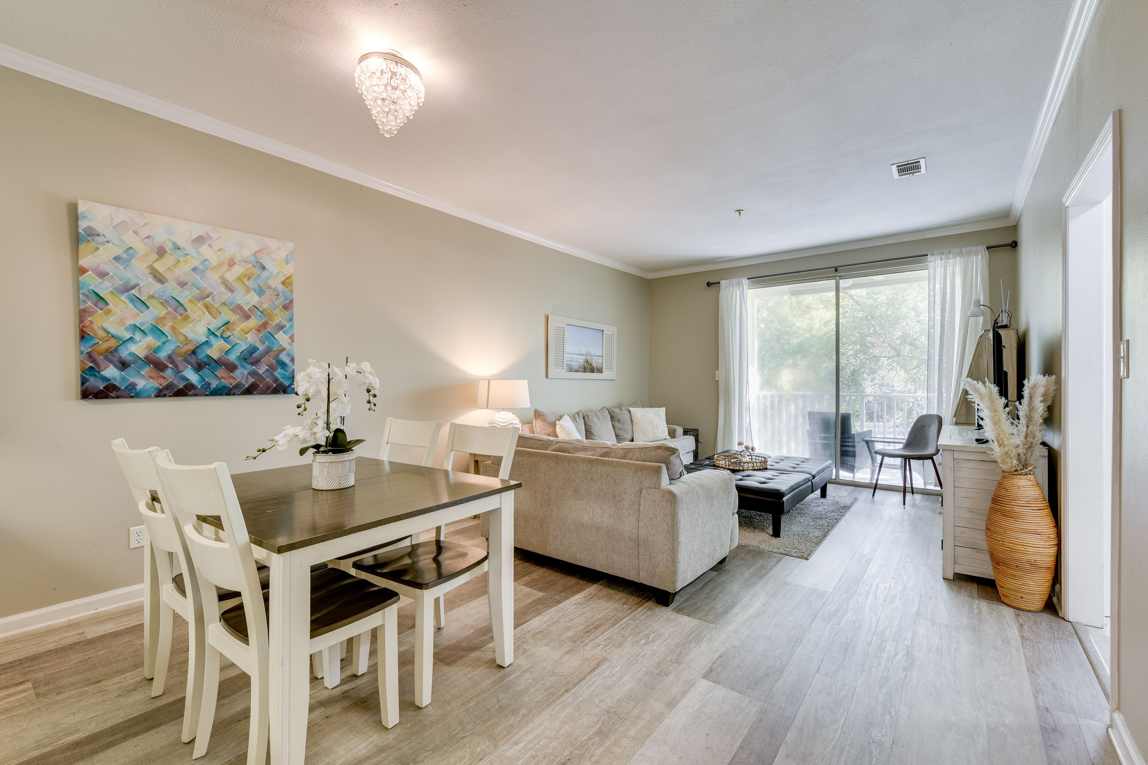 Living Room | Free WiFi | Smart TV