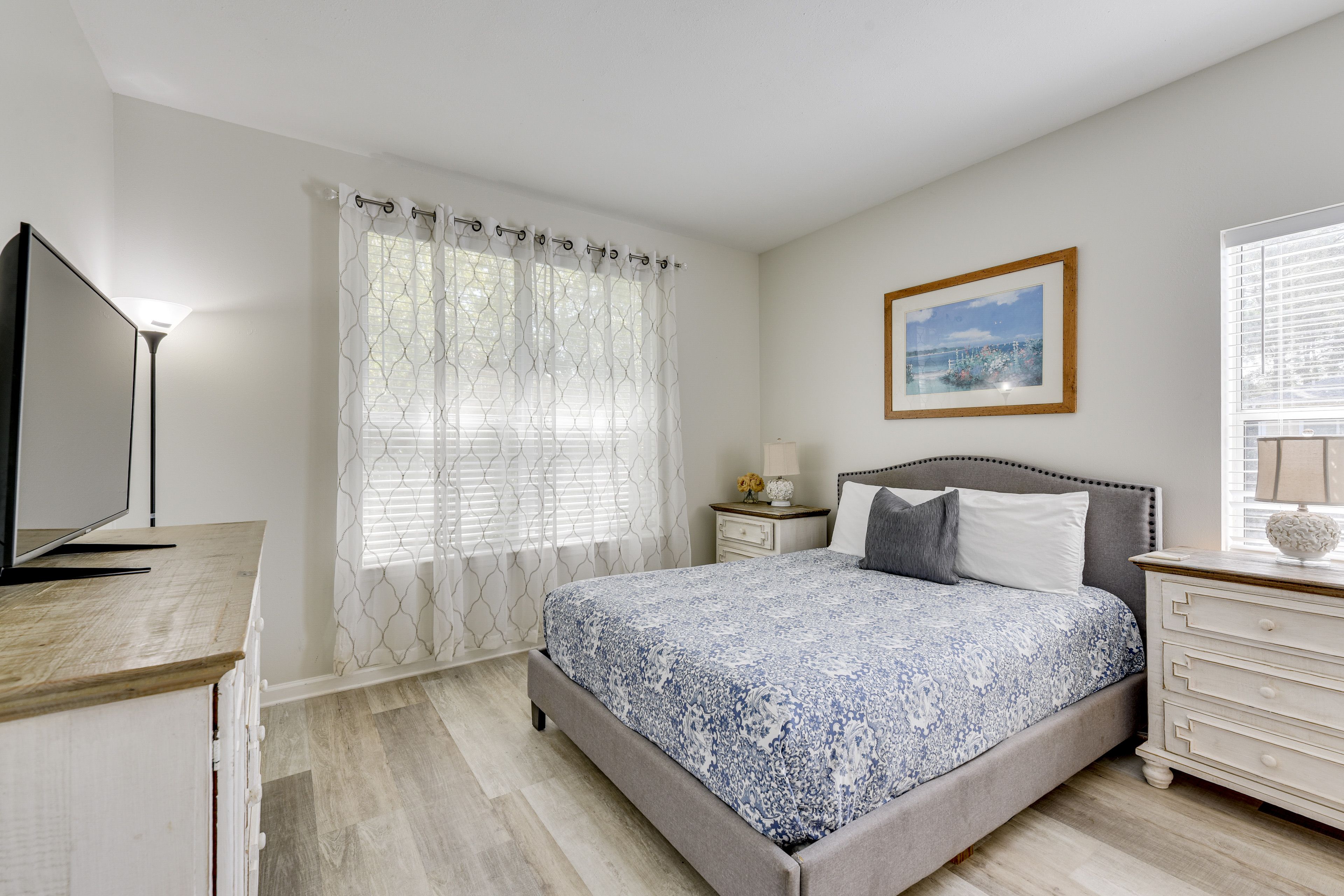 Bedroom 1 | Queen Bed | En-Suite Bathroom
