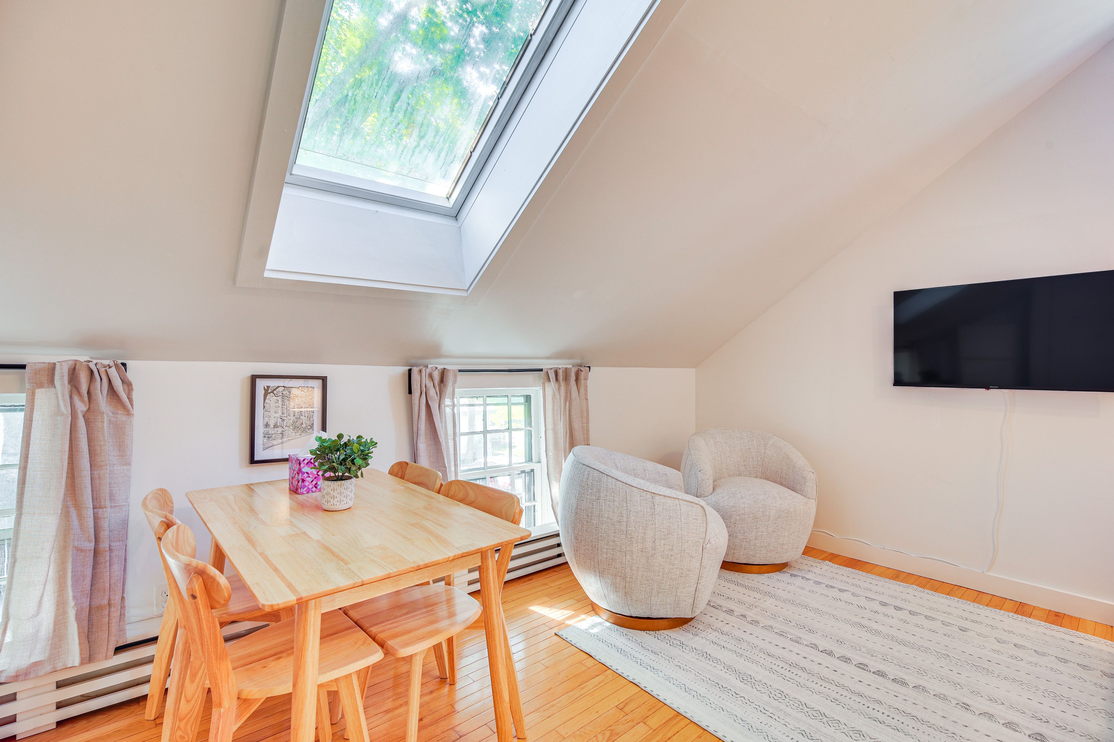 Dining Table | Dishware/Flatware | Smart TV