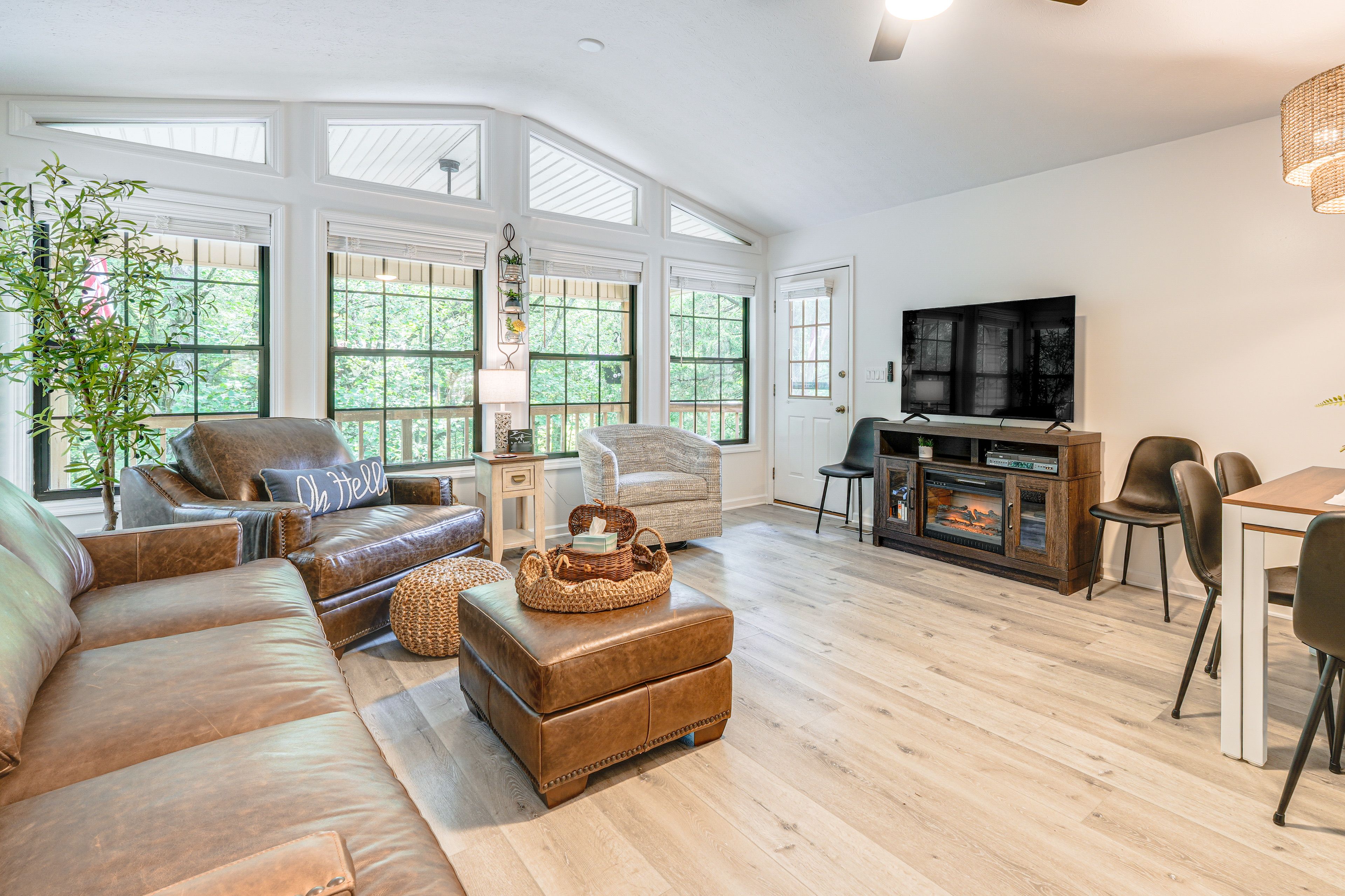Living Room | 1st Floor | Smart TV | Central Heating & A/C | Free WiFi