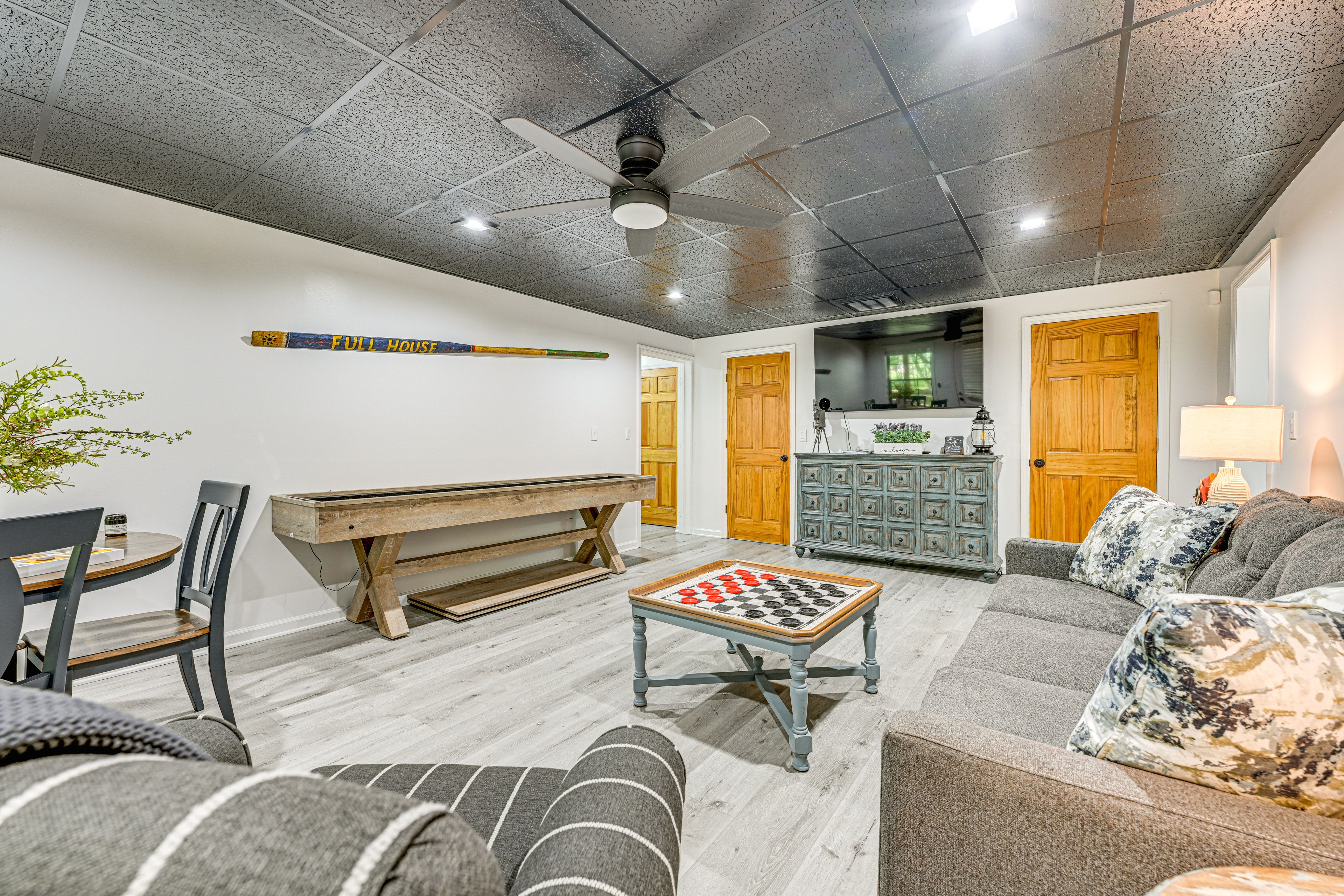 Basement Living Area | Shuffleboard | Smart TV | Dining Table