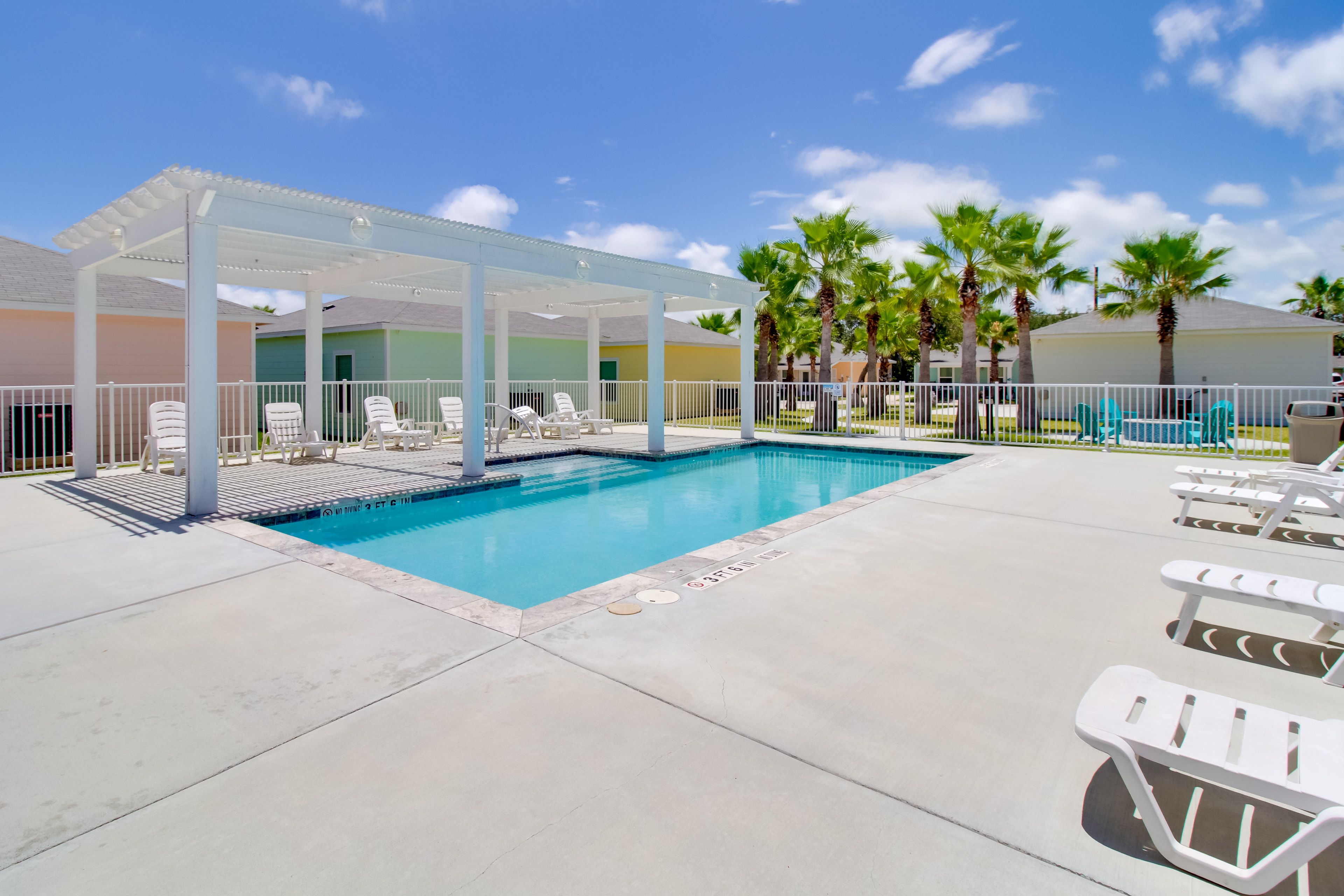 The Oasis Resort of Rockport | Community Amenities | Outdoor Pool