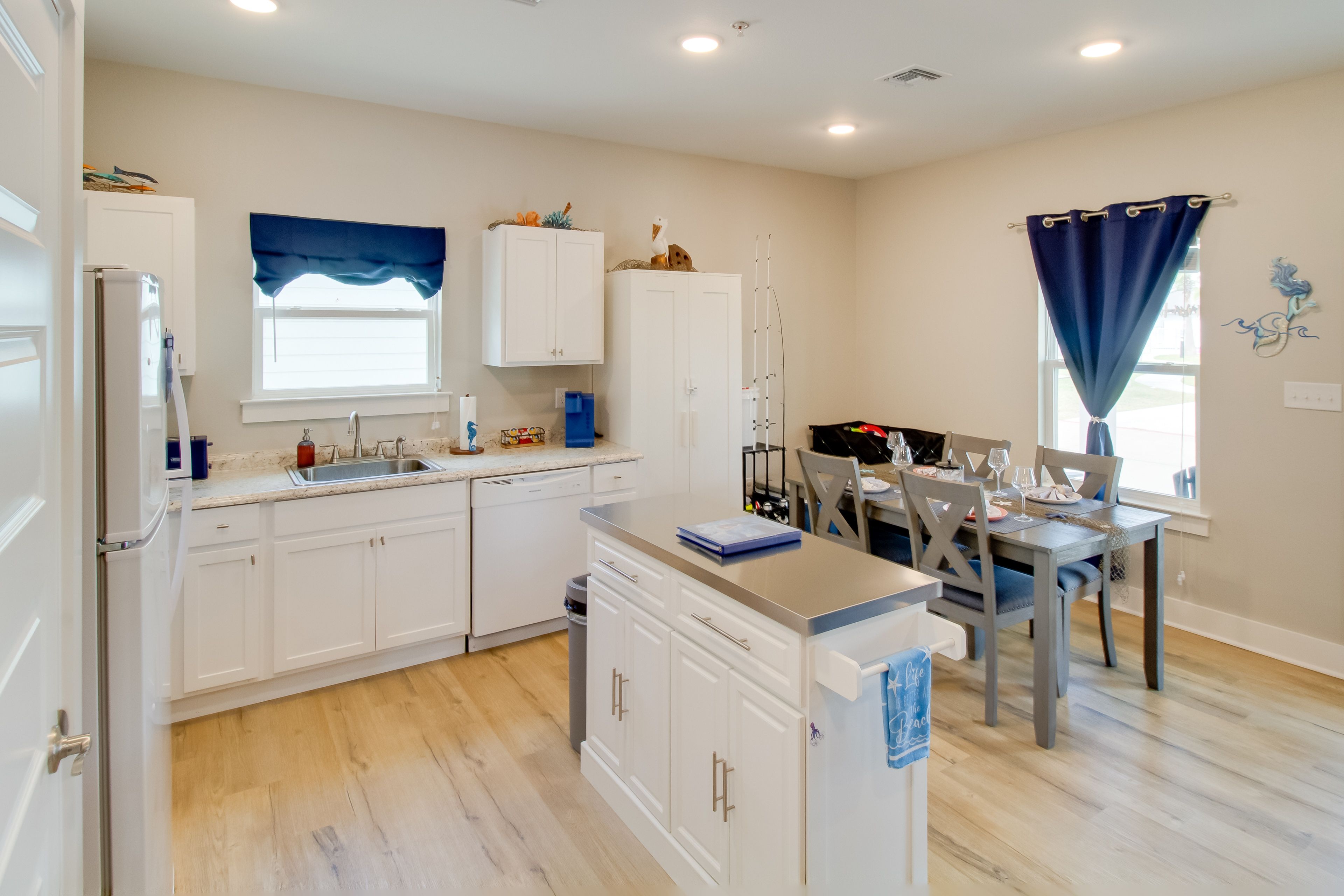 Kitchen | Keurig Coffee Maker | Toaster | Cooking Basics
