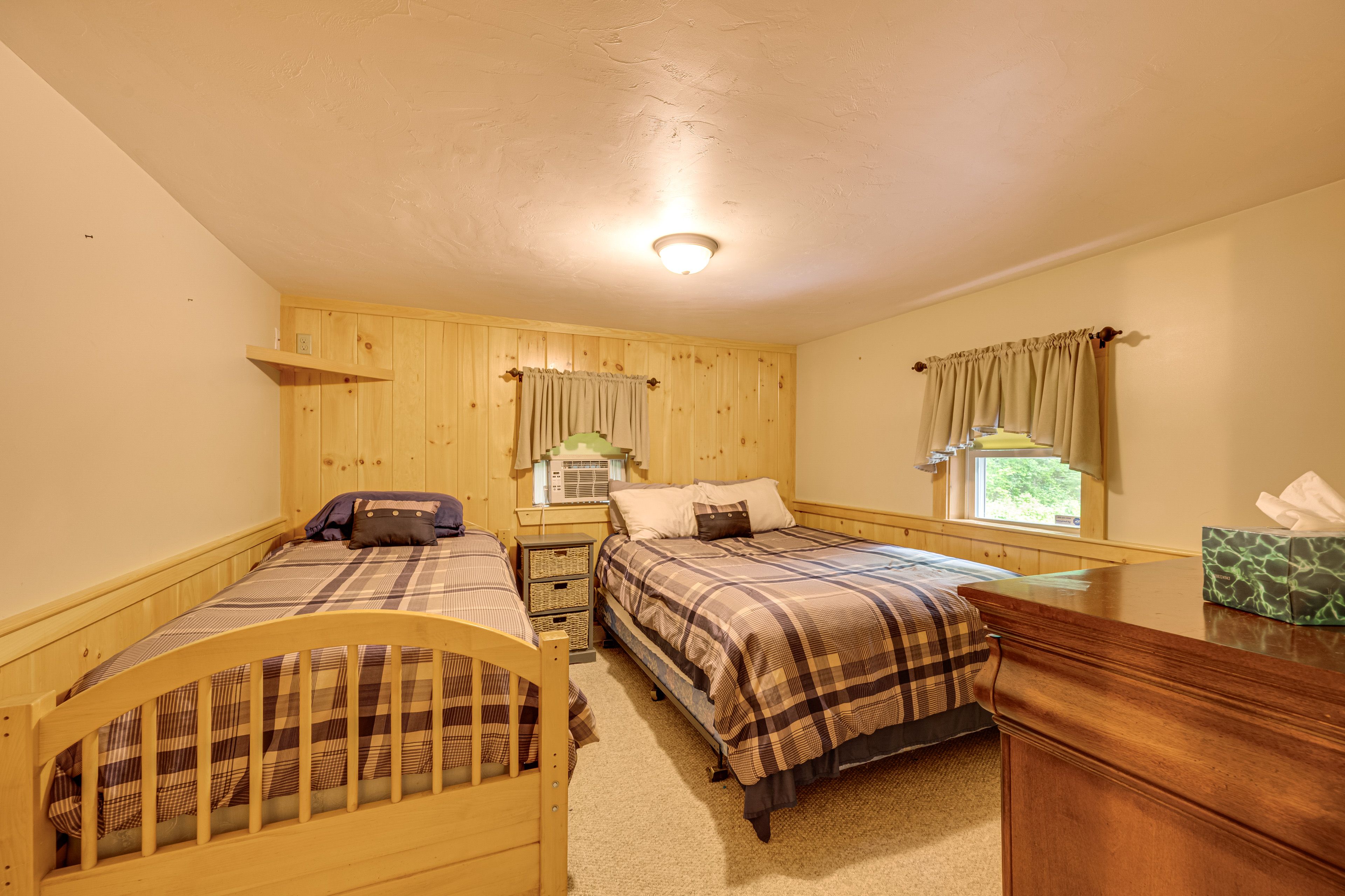 Bedroom 3 | Queen Bed | Twin Bed | Flat-Screen TV