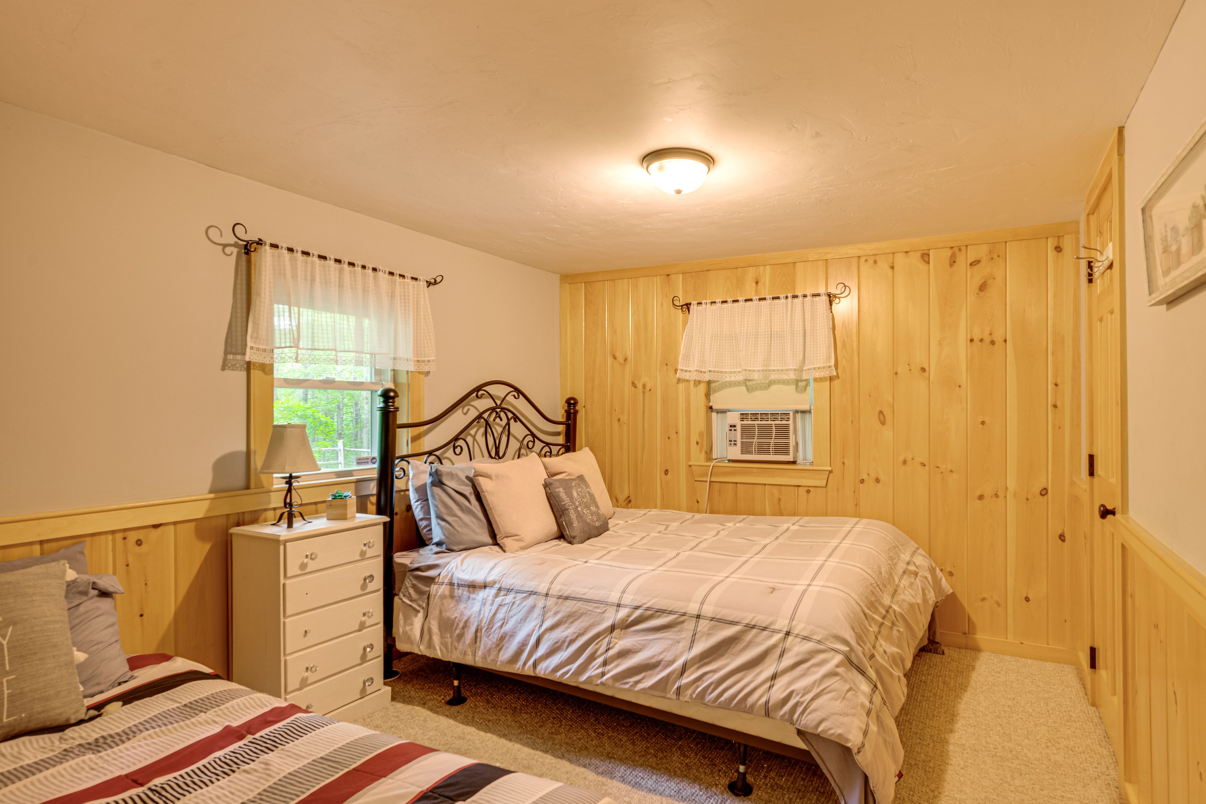 Bedroom 4 | Queen Bed | Twin Bed