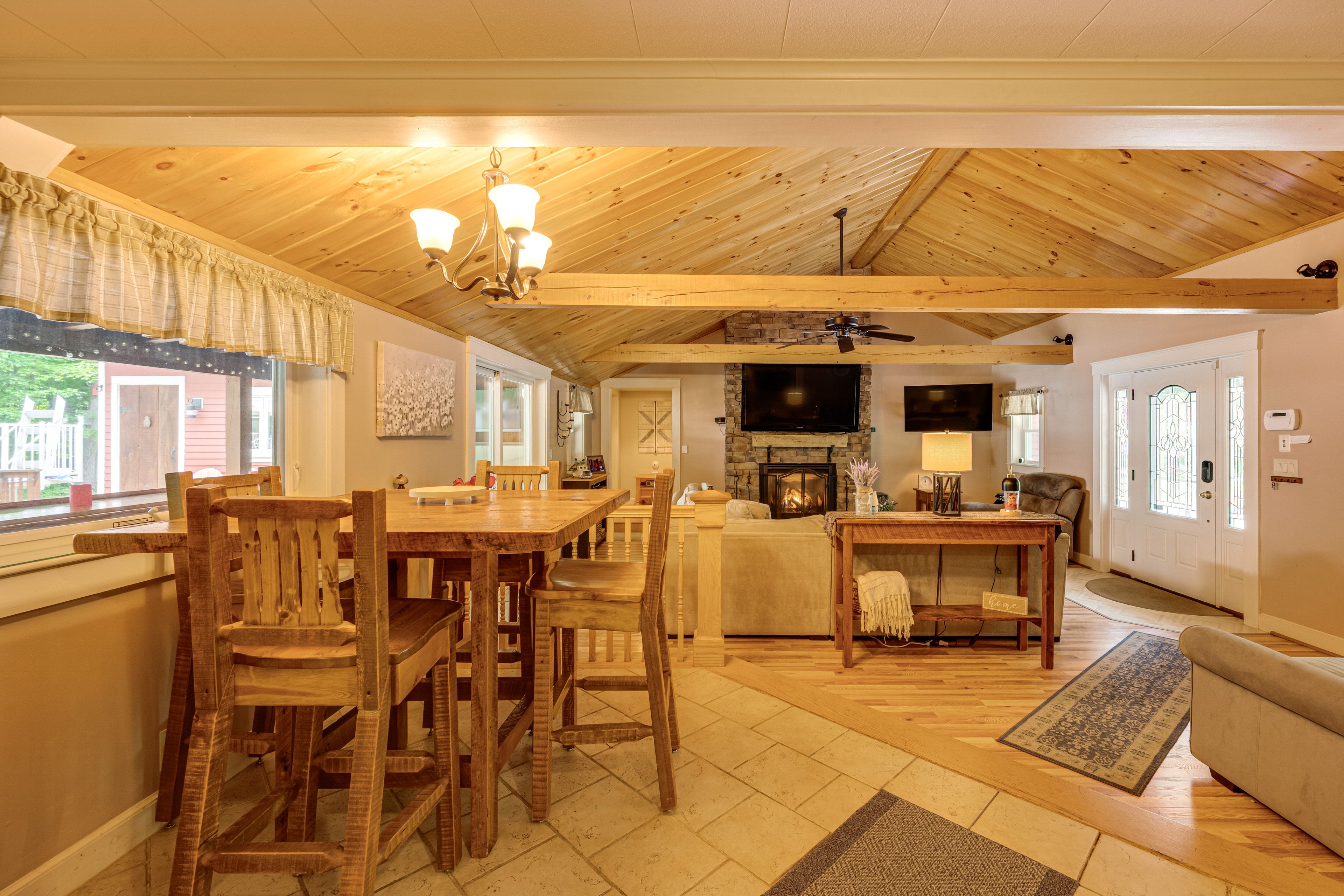 Dining Table | Dishware/Flatware Provided