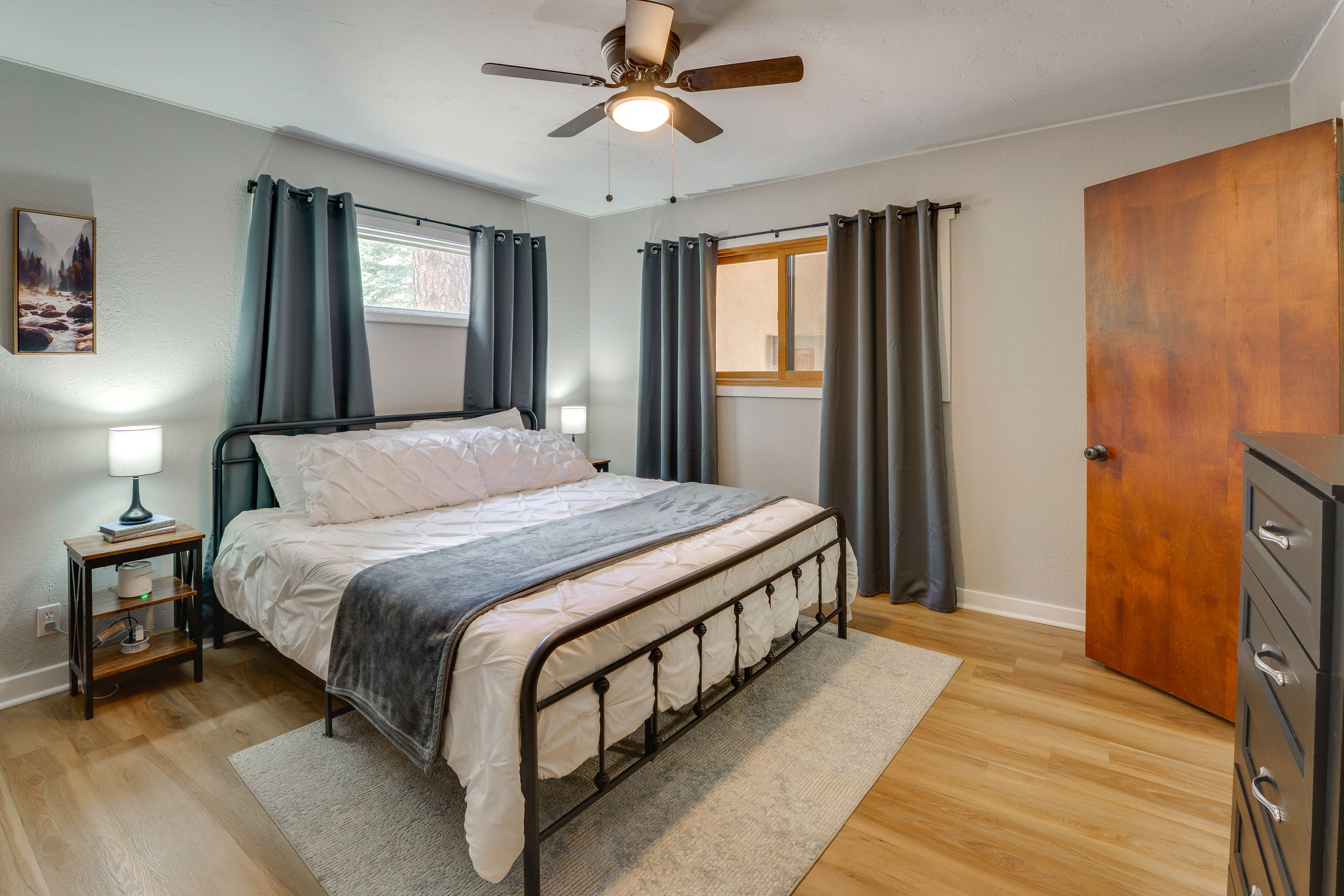 Bedroom 1 | King Bed | 1st Floor