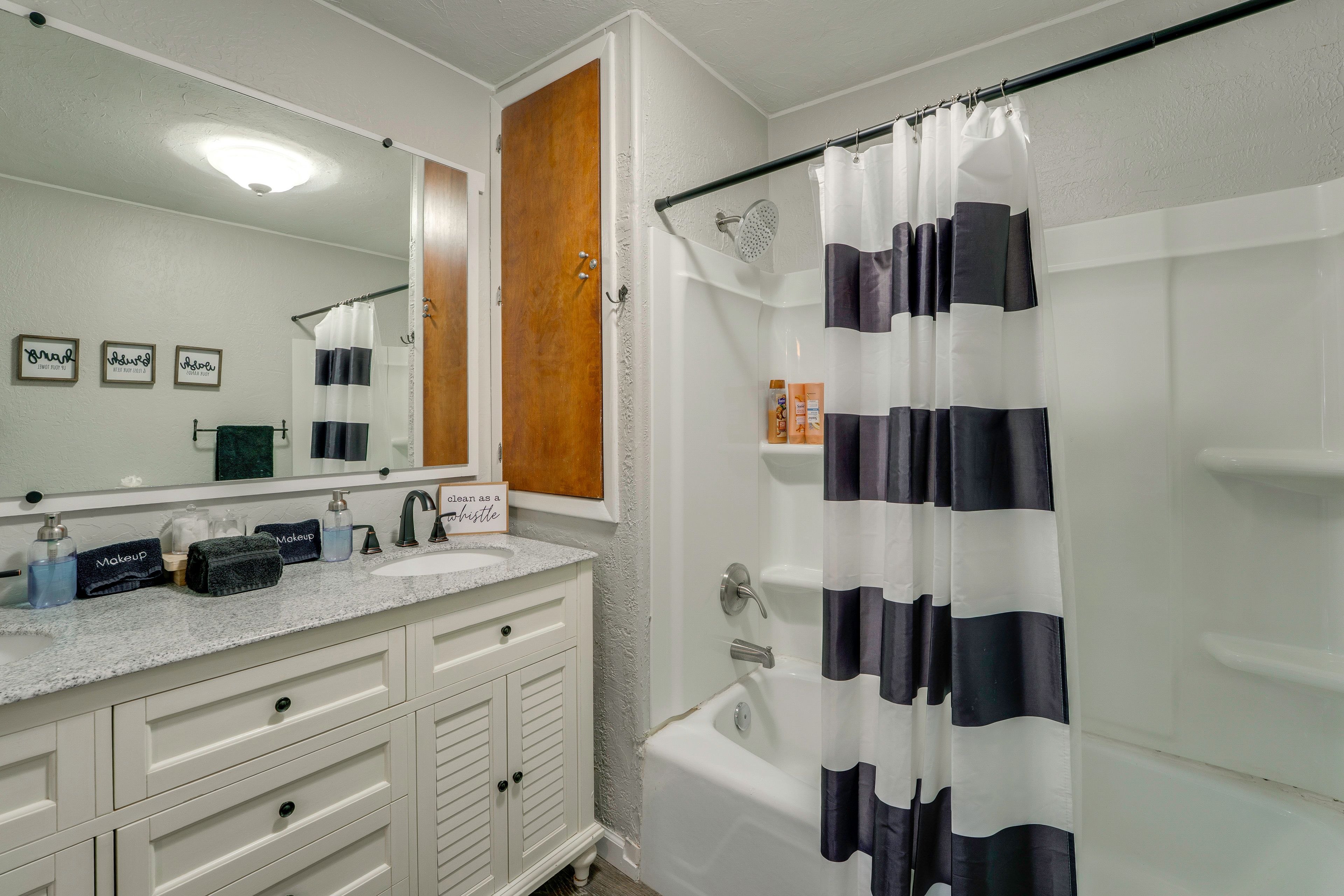 Full Bathroom | 1st Floor