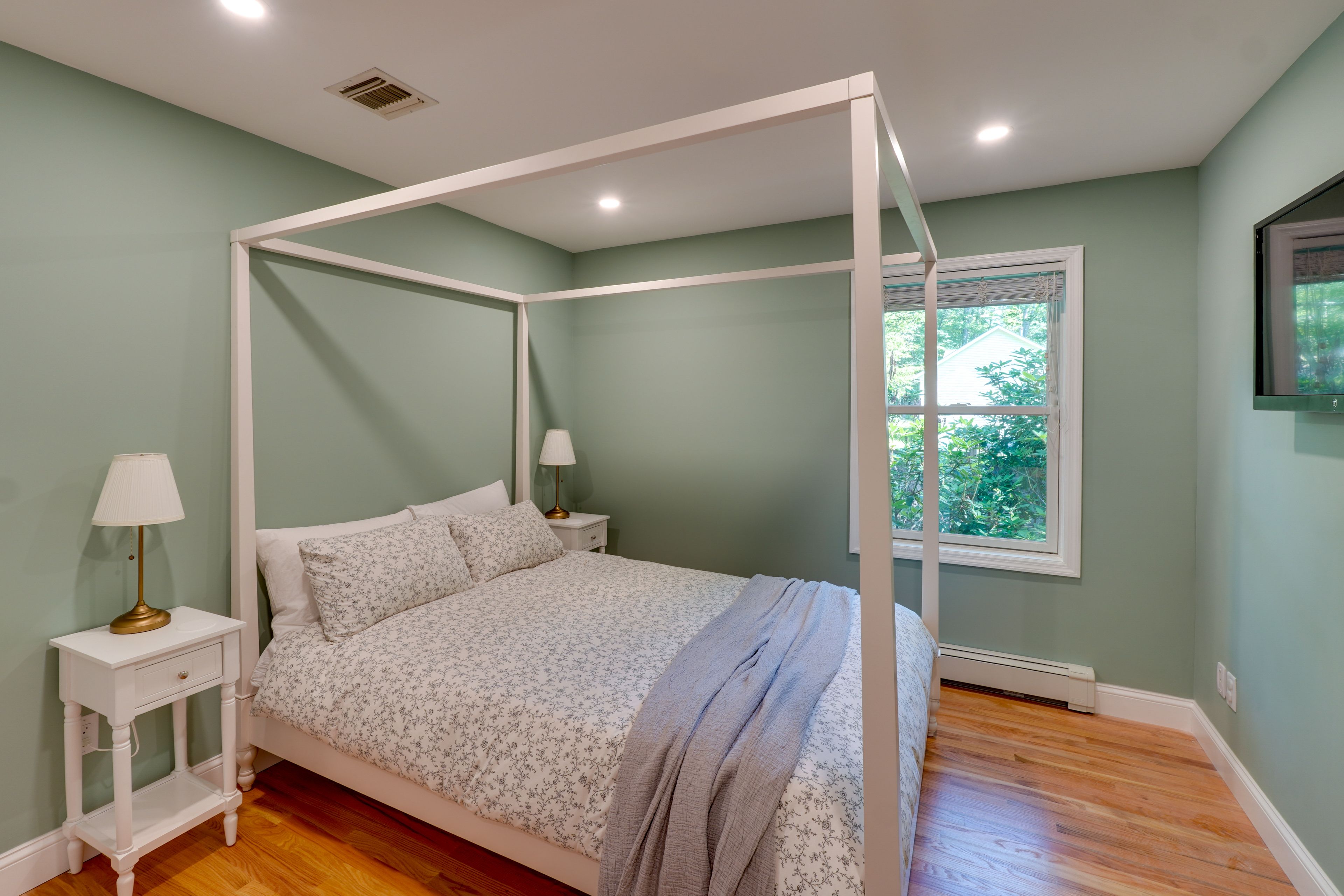 Bedroom 2 | Queen Bed | 1st Floor | En-Suite Bathroom