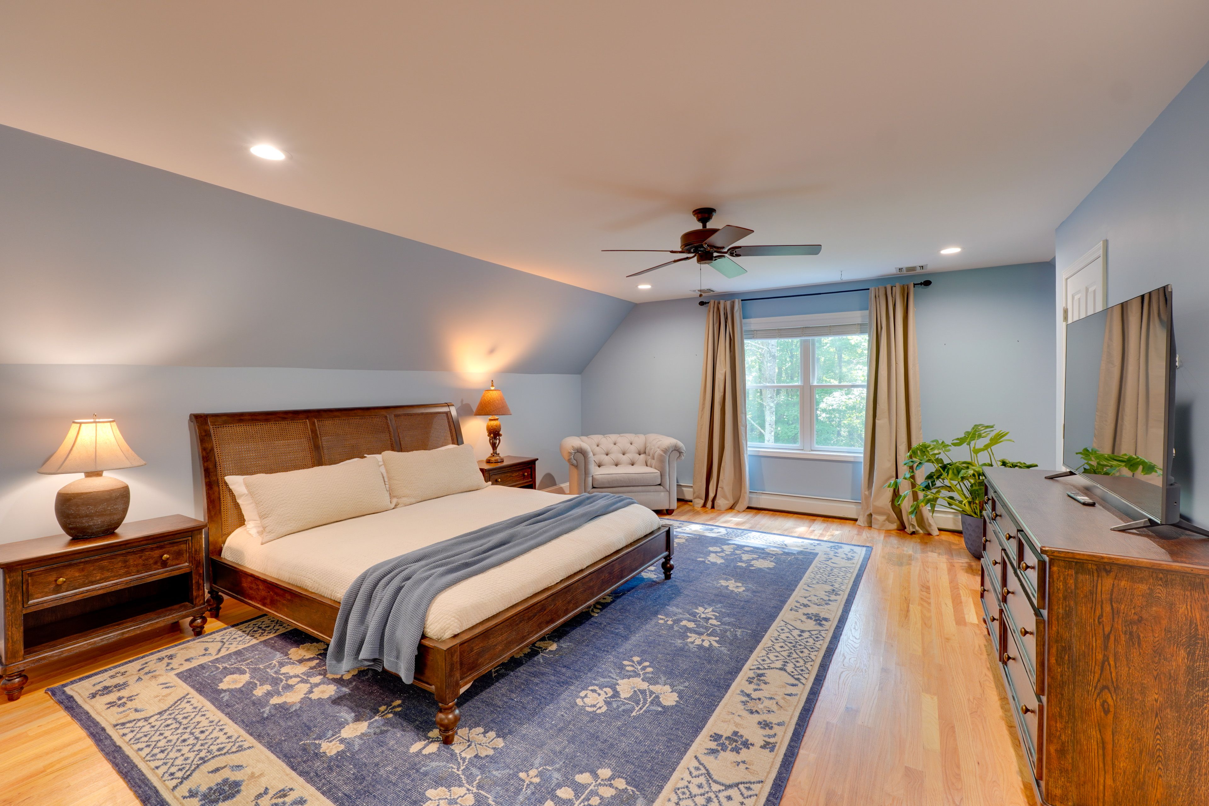 Bedroom 1 | King Bed | 2nd Floor | En-Suite Bathroom