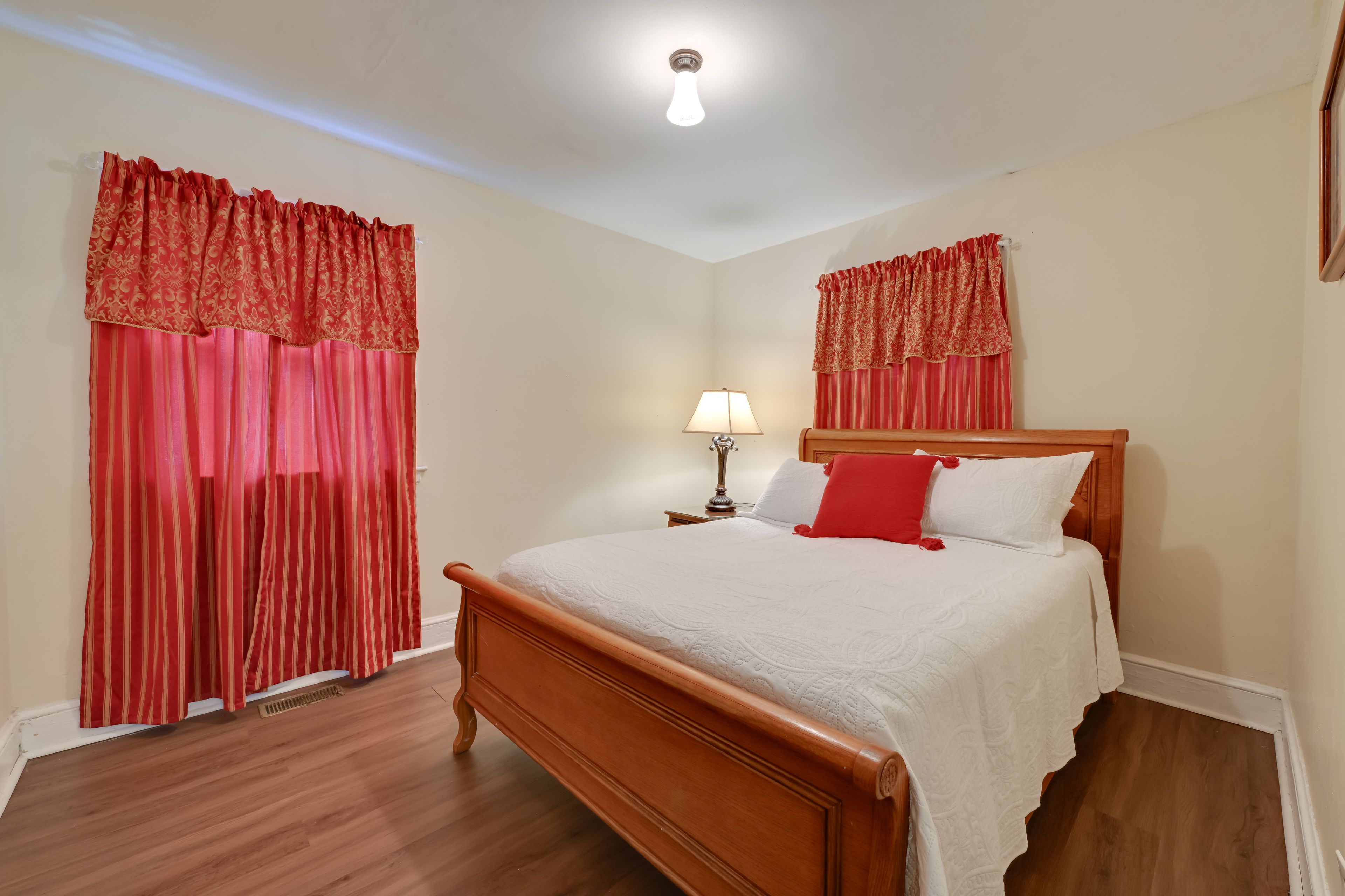 Bedroom 2 | Queen Bed
